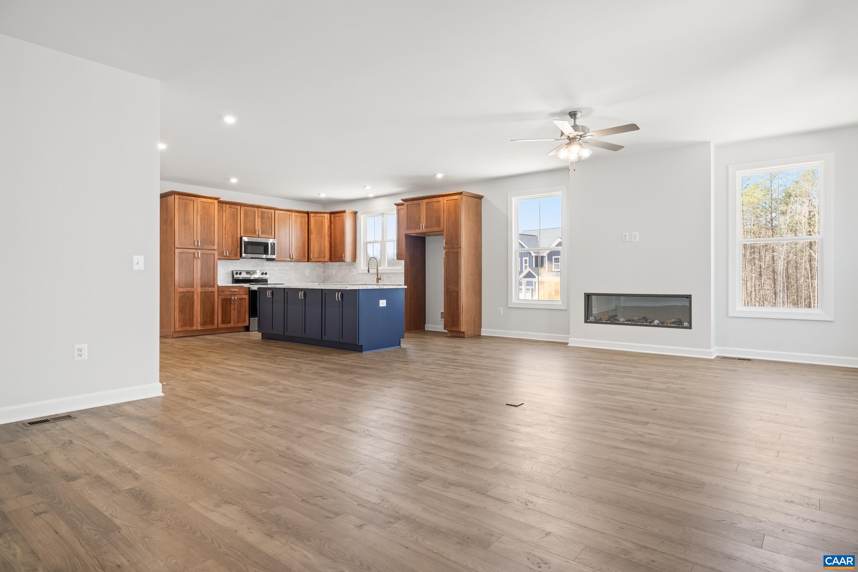 33 WHISPERWOOD CT