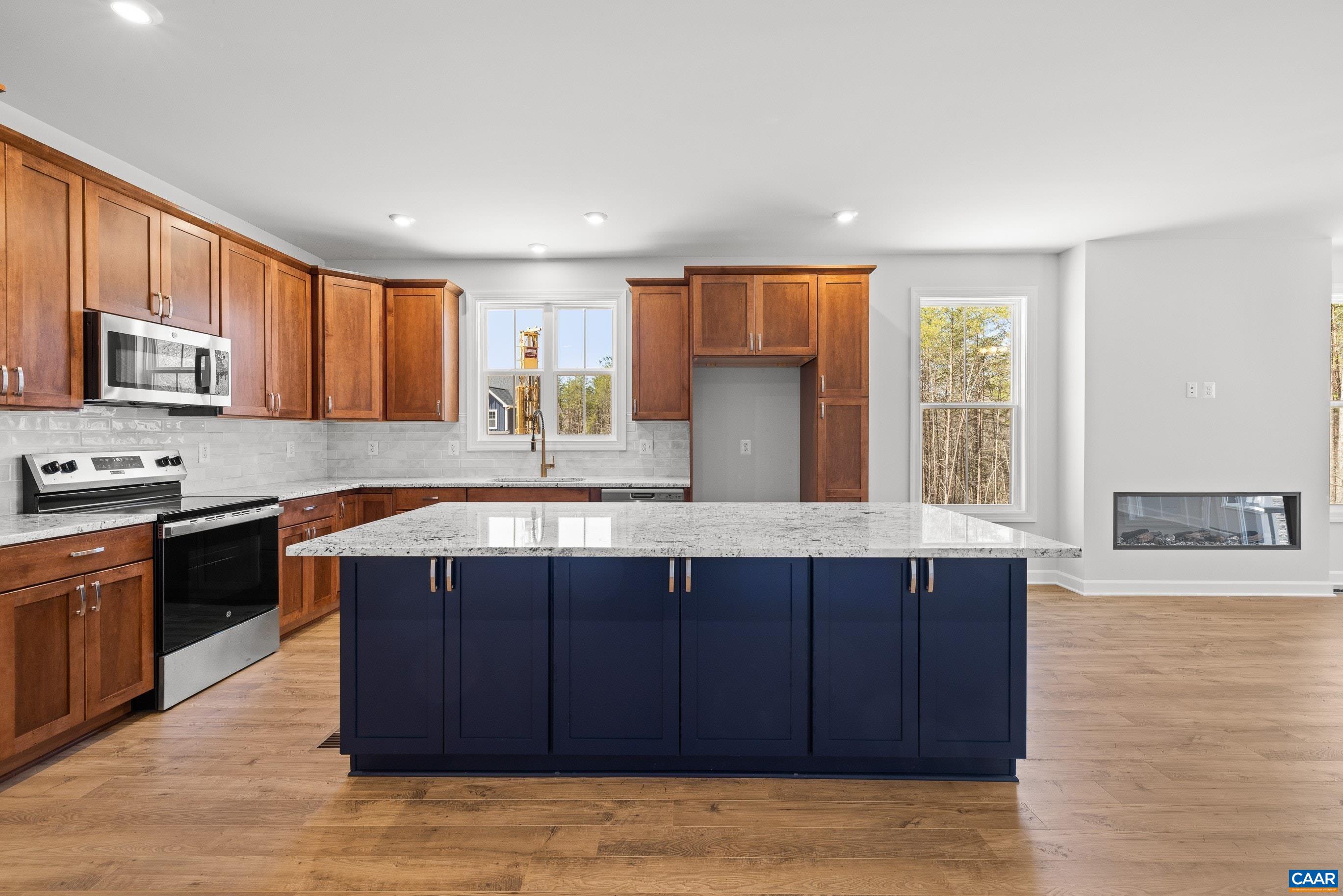 33 WHISPERWOOD CT