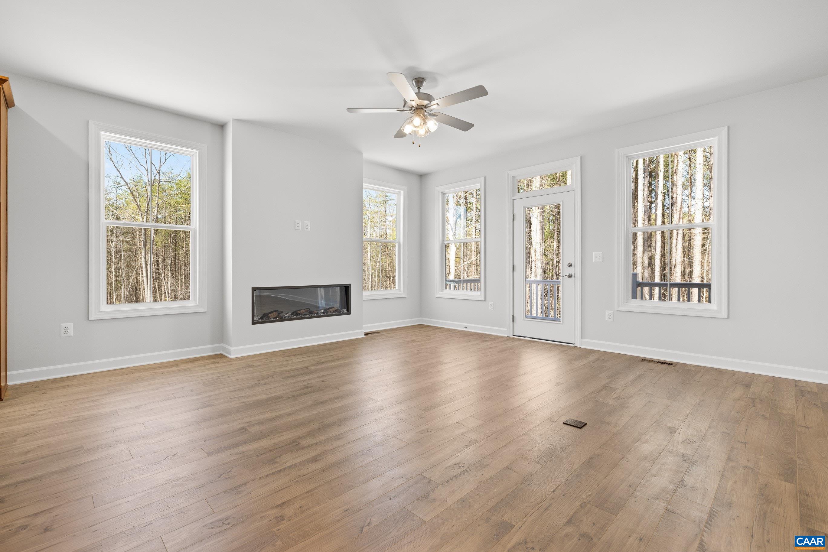 33 WHISPERWOOD CT