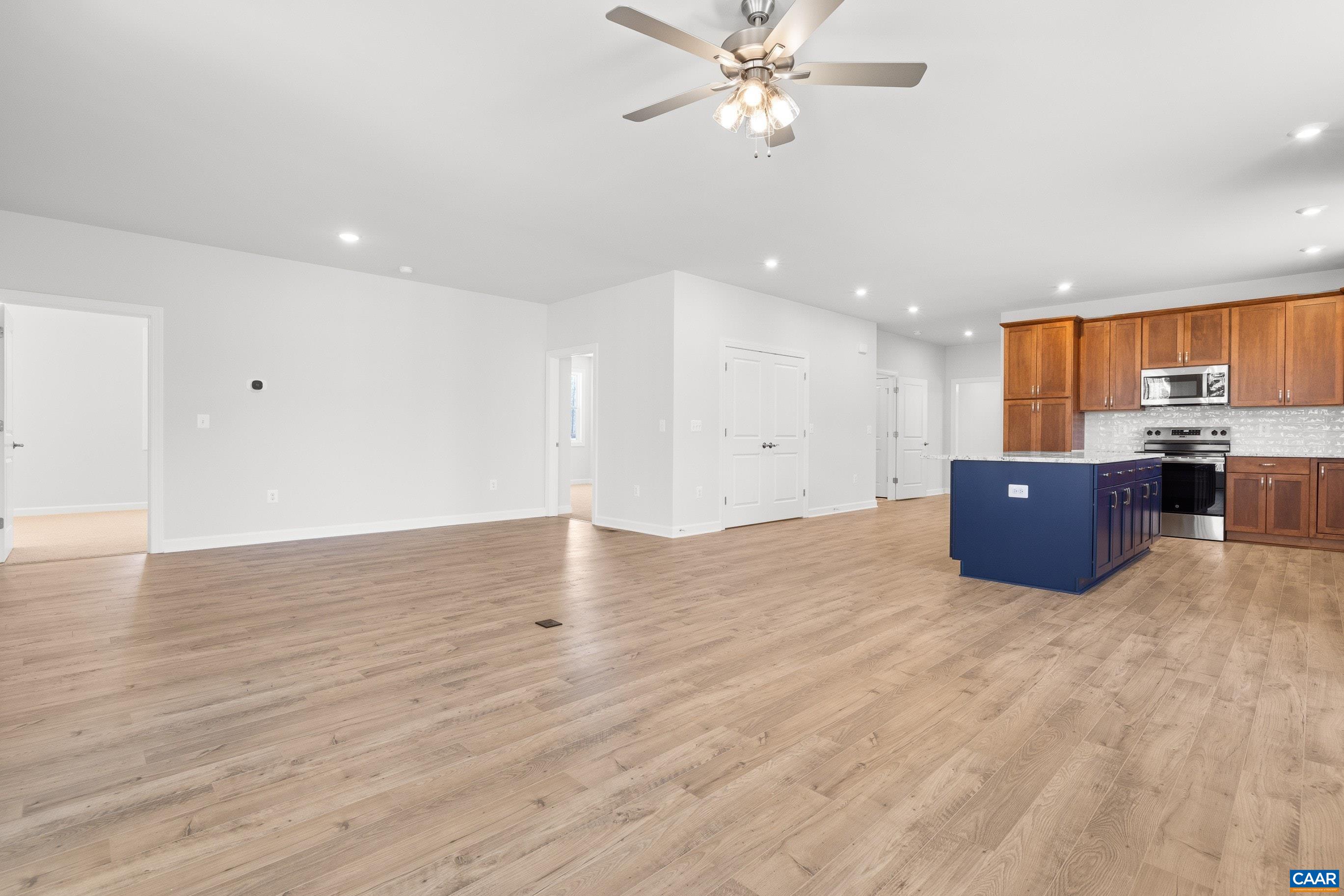 33 WHISPERWOOD CT