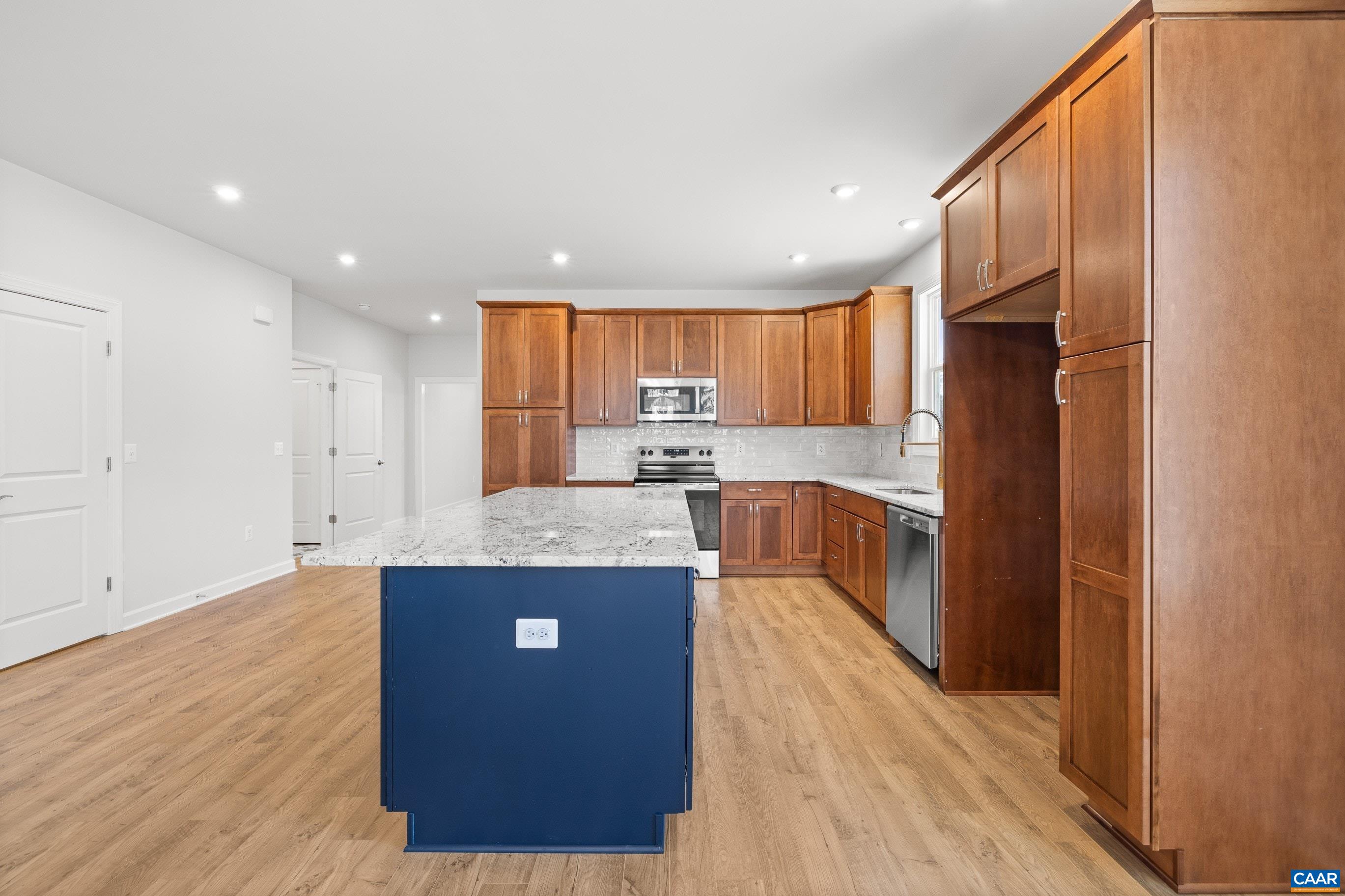 33 WHISPERWOOD CT