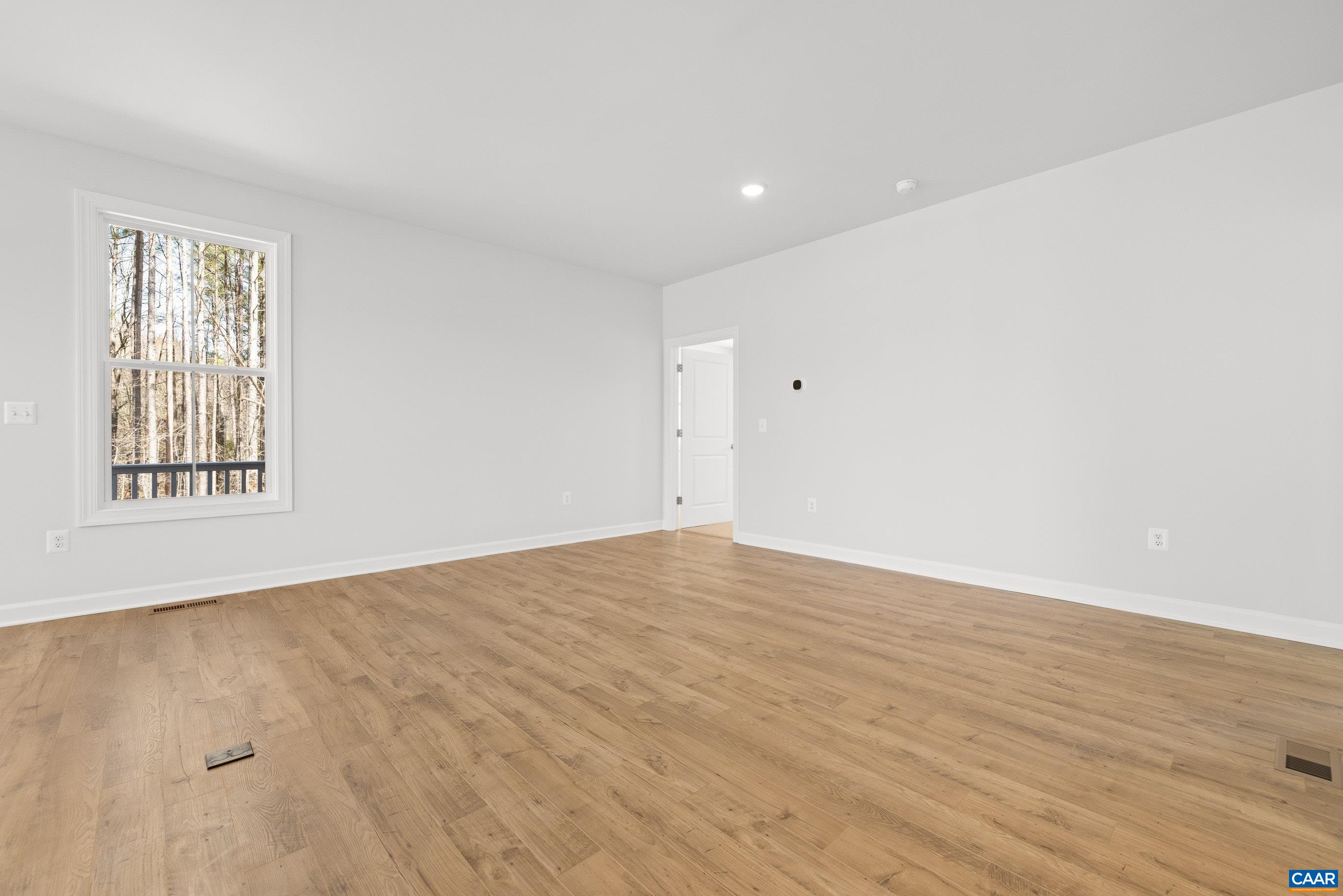 33 WHISPERWOOD CT