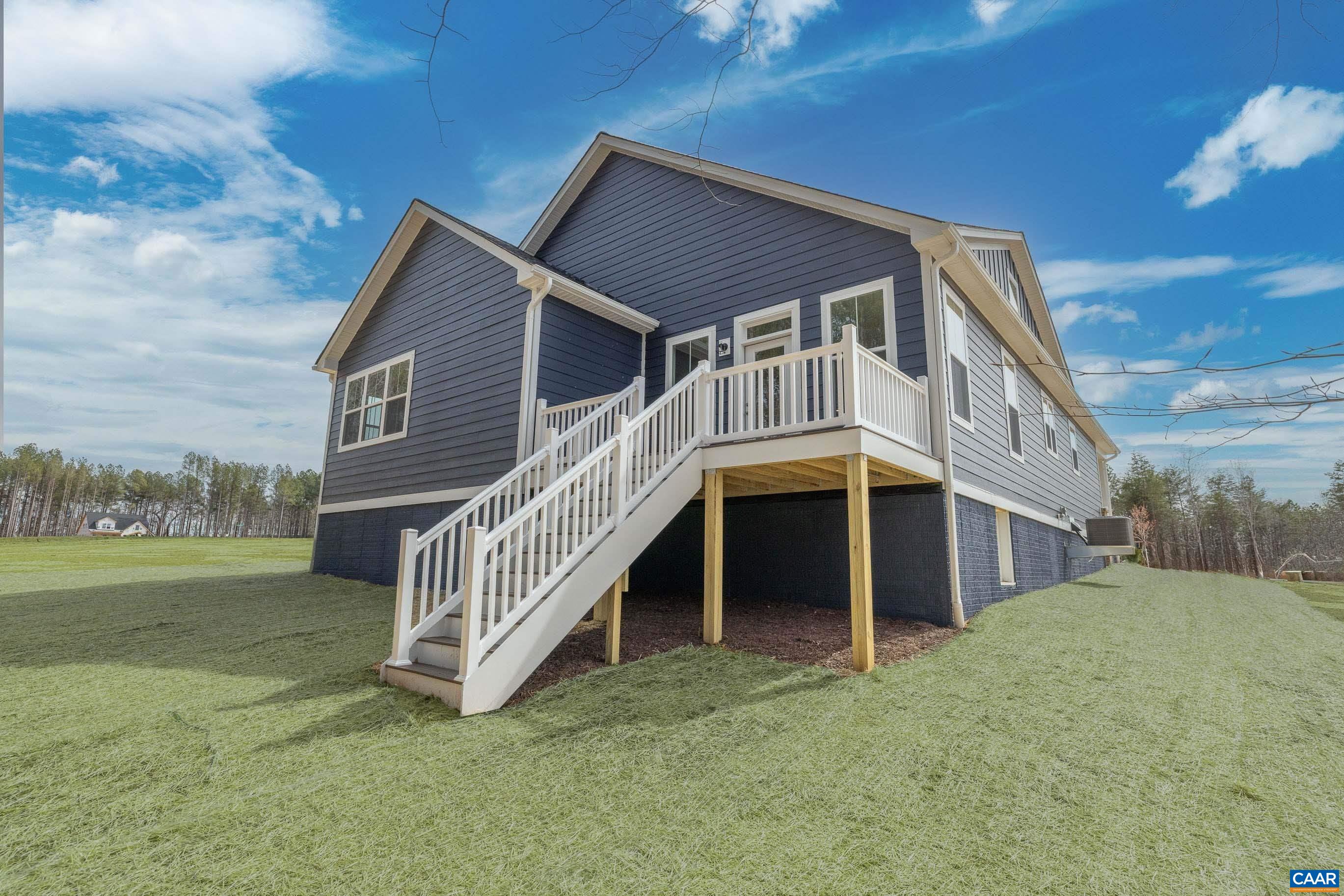 33 WHISPERWOOD CT