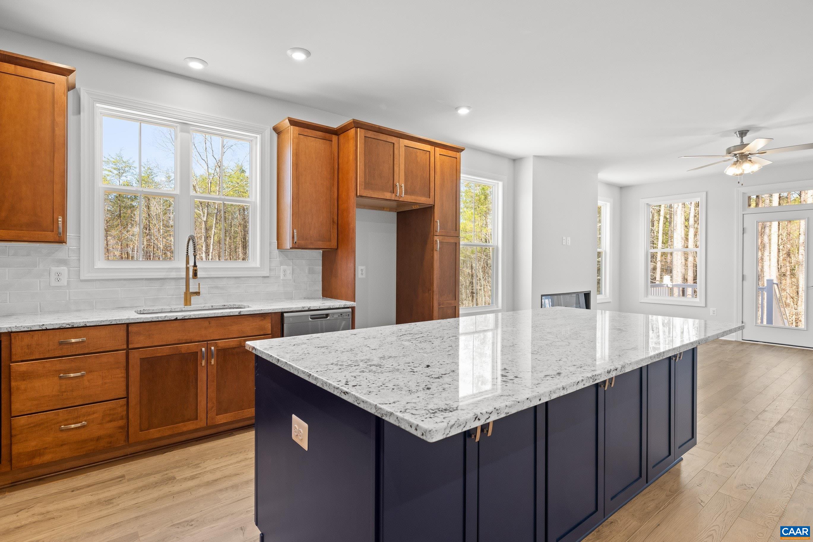 33 WHISPERWOOD CT