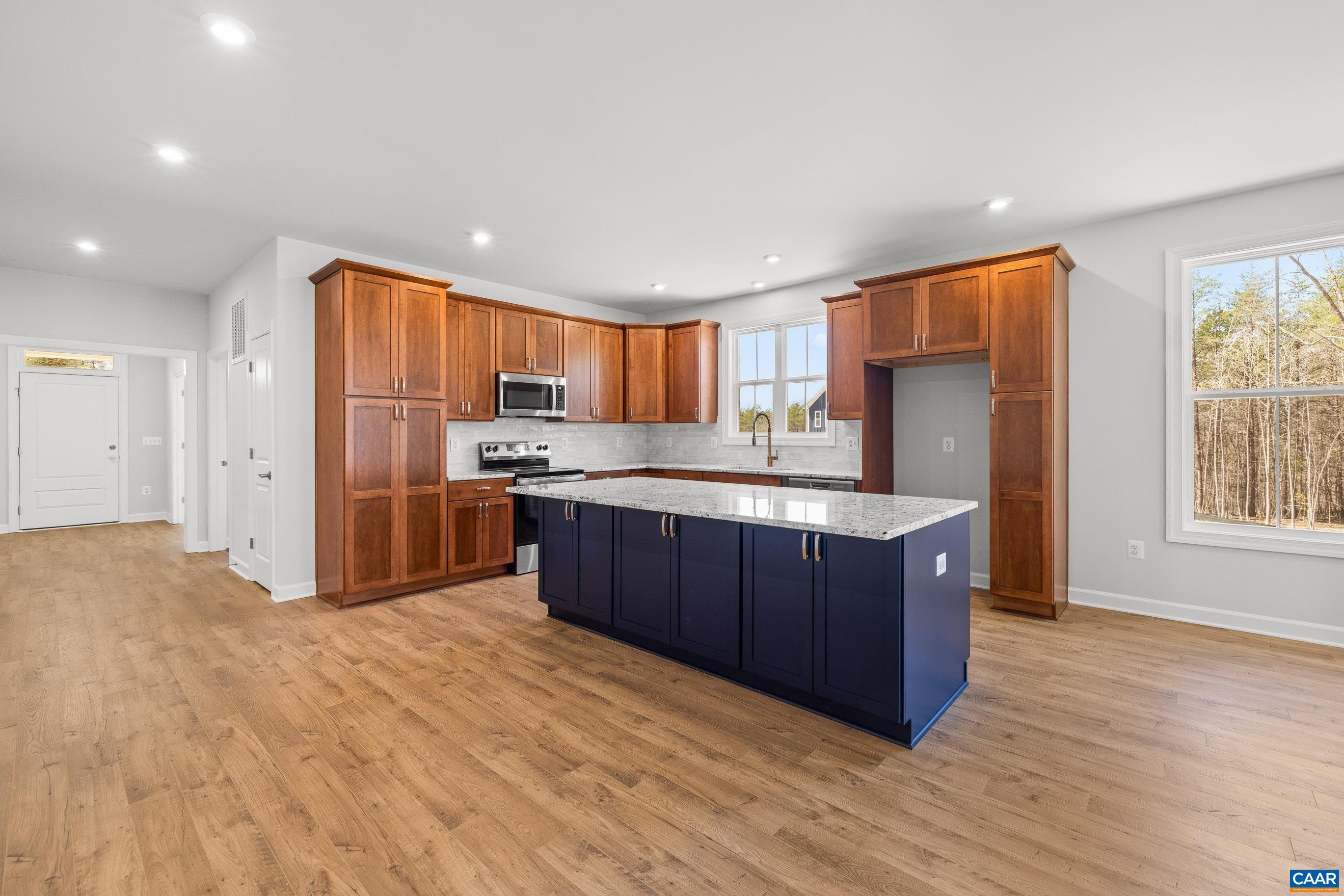 33 WHISPERWOOD CT