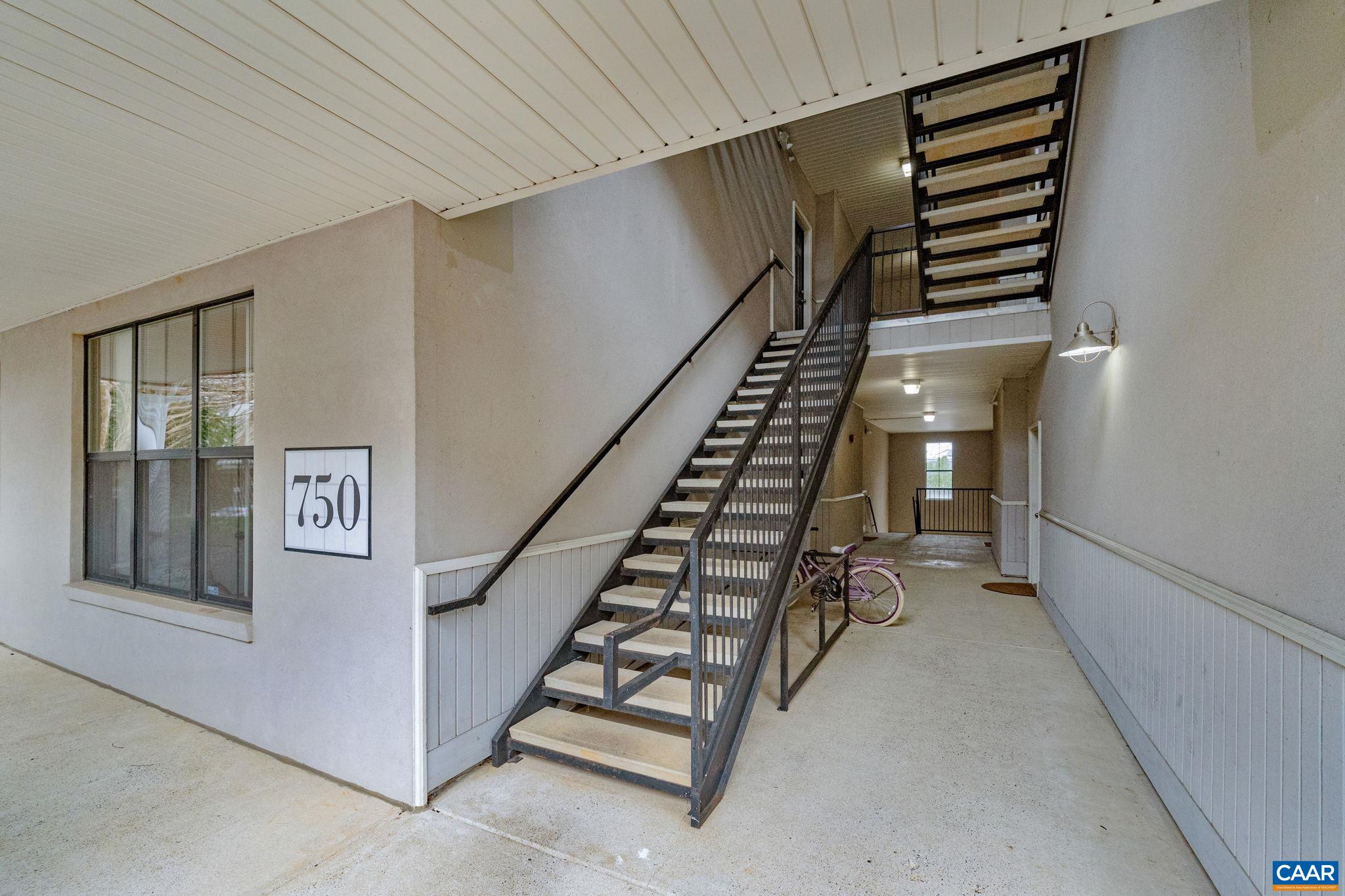 750 WALKER SQ Unit: 4B