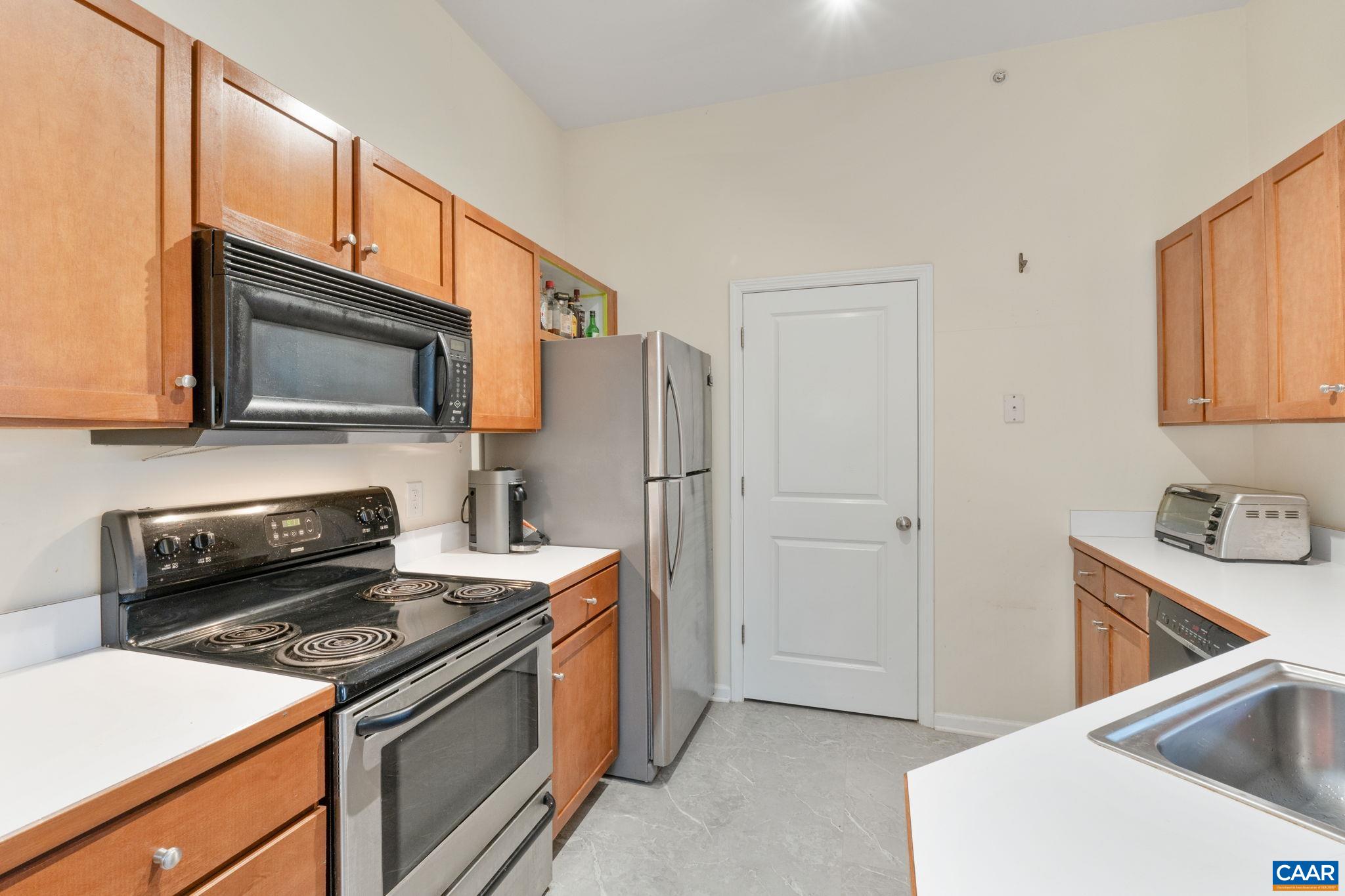 750 WALKER SQ Unit: 4B