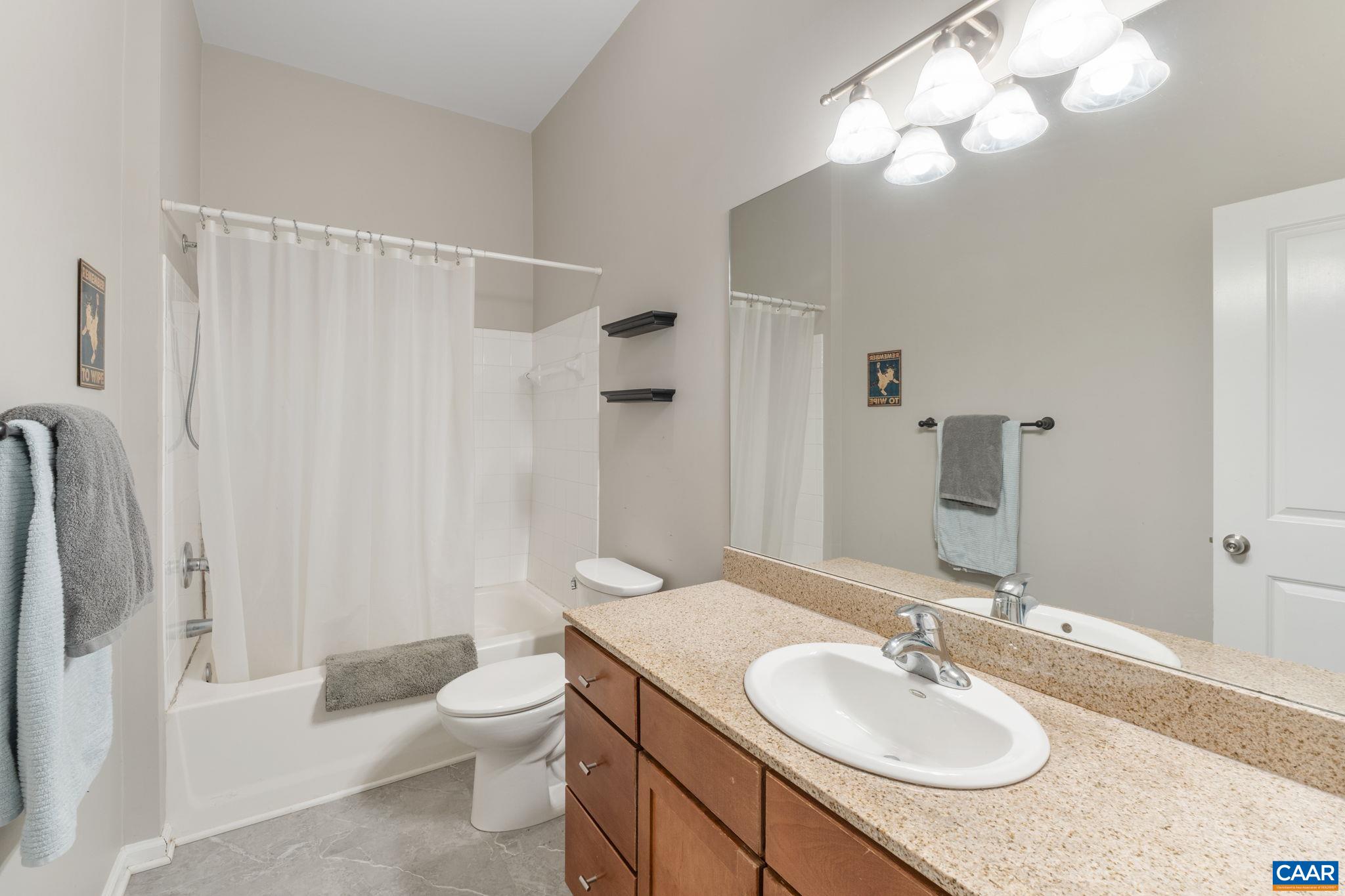 750 WALKER SQ Unit: 4B