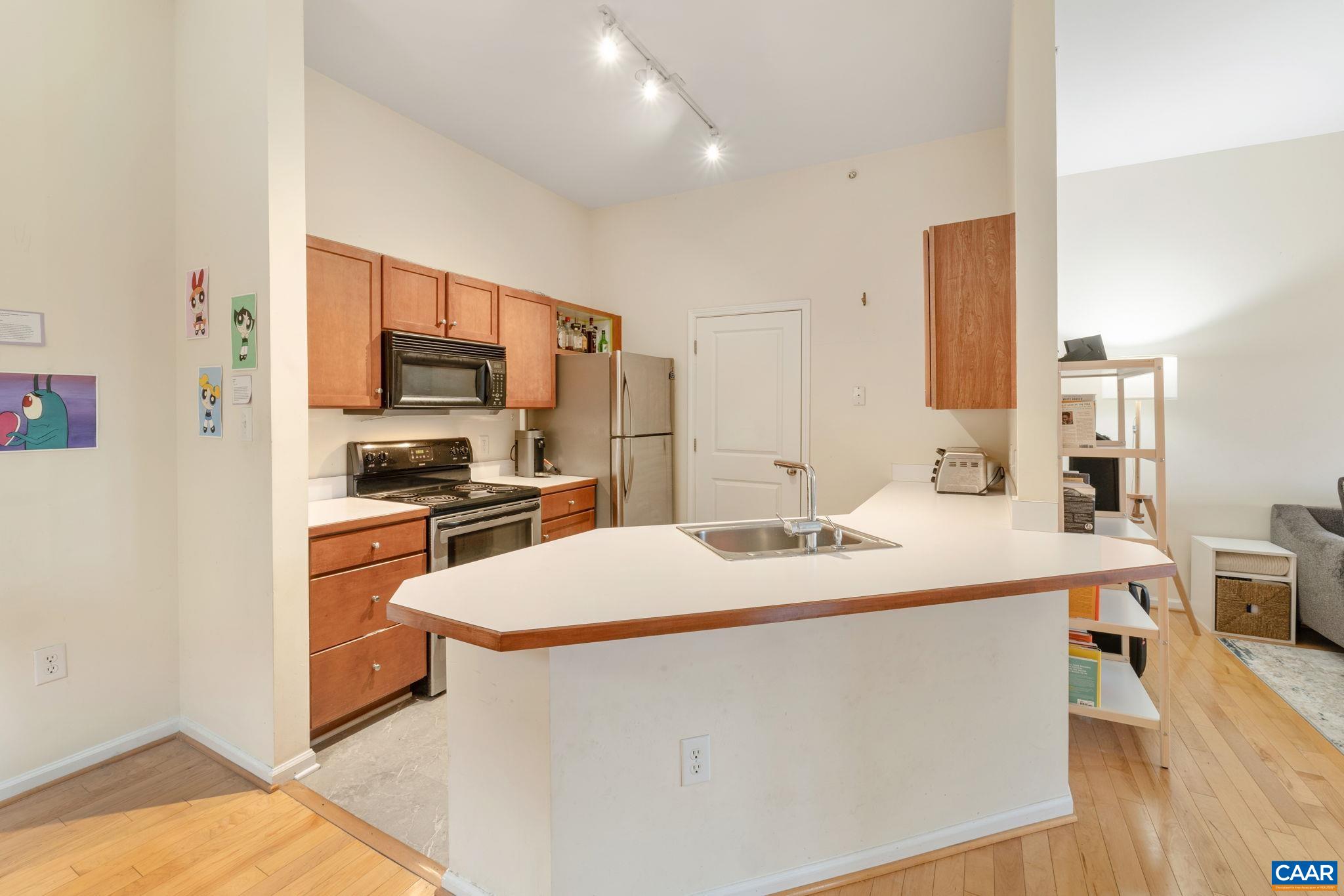 750 WALKER SQ Unit: 4B