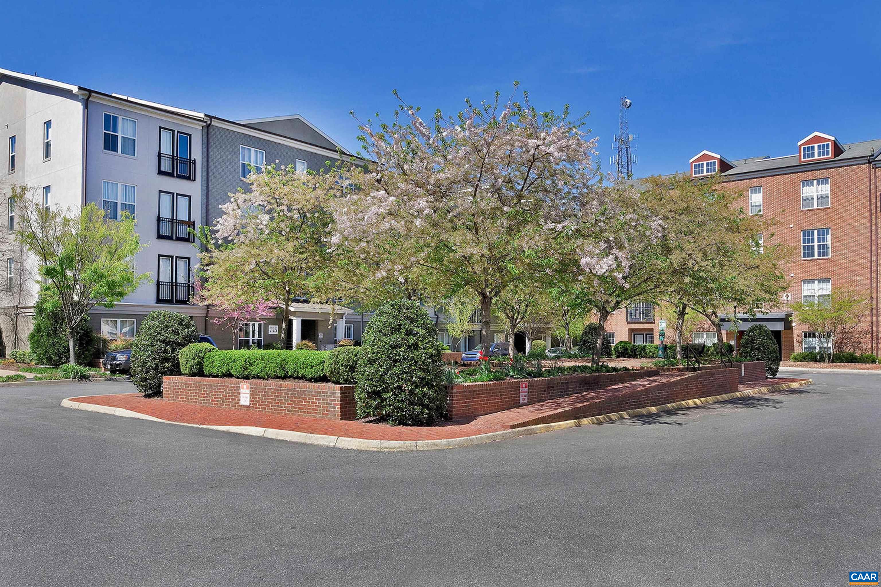 750 WALKER SQ Unit: 4B