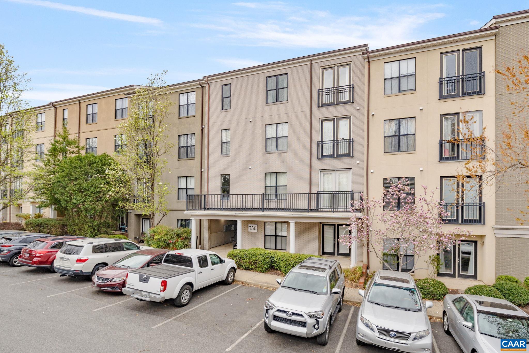 750 WALKER SQ Unit: 4B