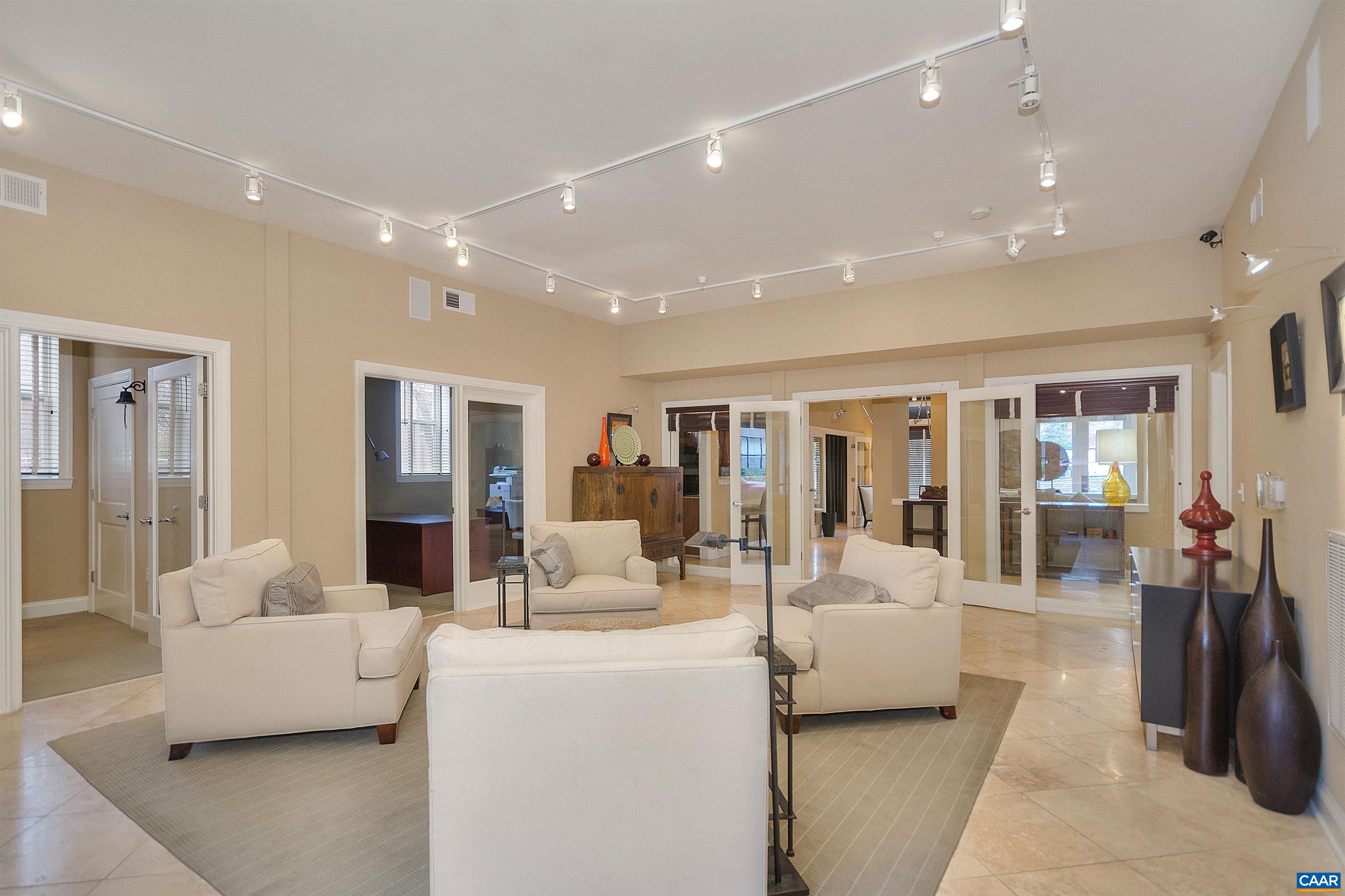 750 WALKER SQ Unit: 4B