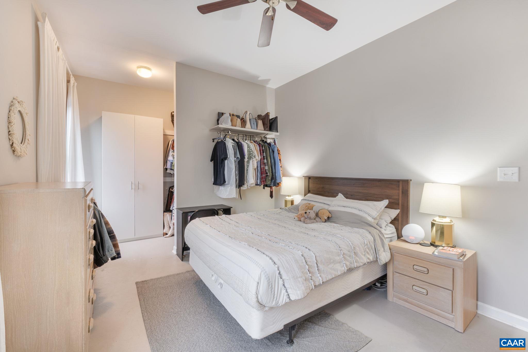 750 WALKER SQ Unit: 4B