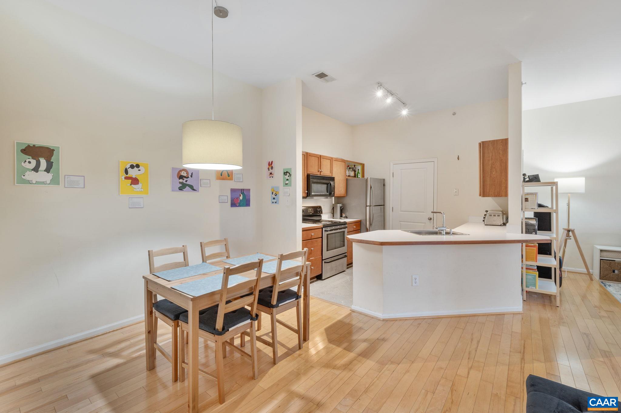 750 WALKER SQ Unit: 4B