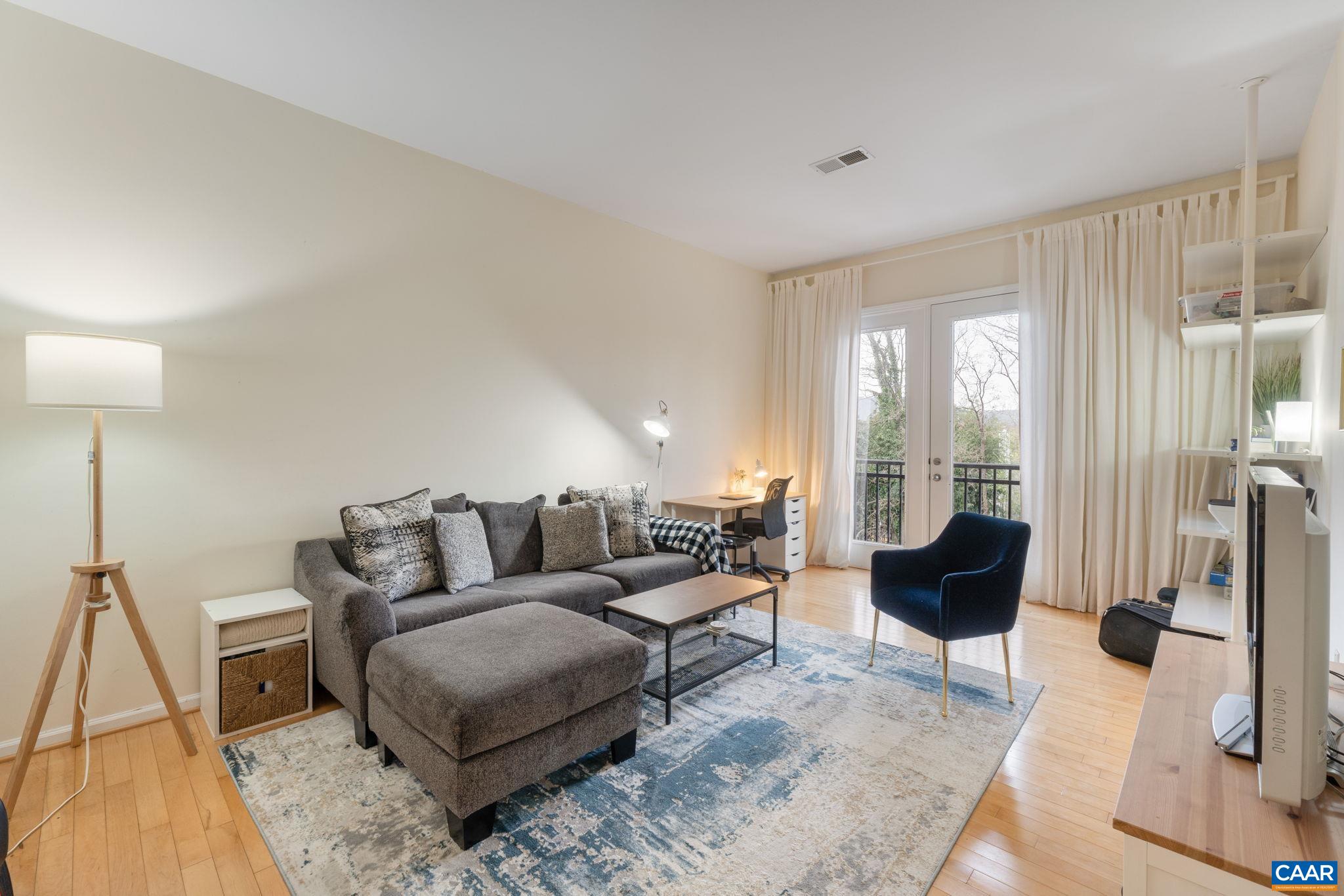 750 WALKER SQ Unit: 4B