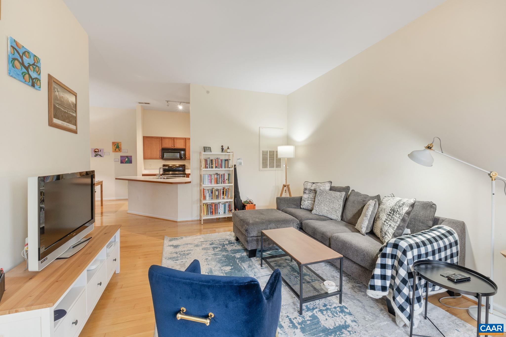 750 WALKER SQ Unit: 4B
