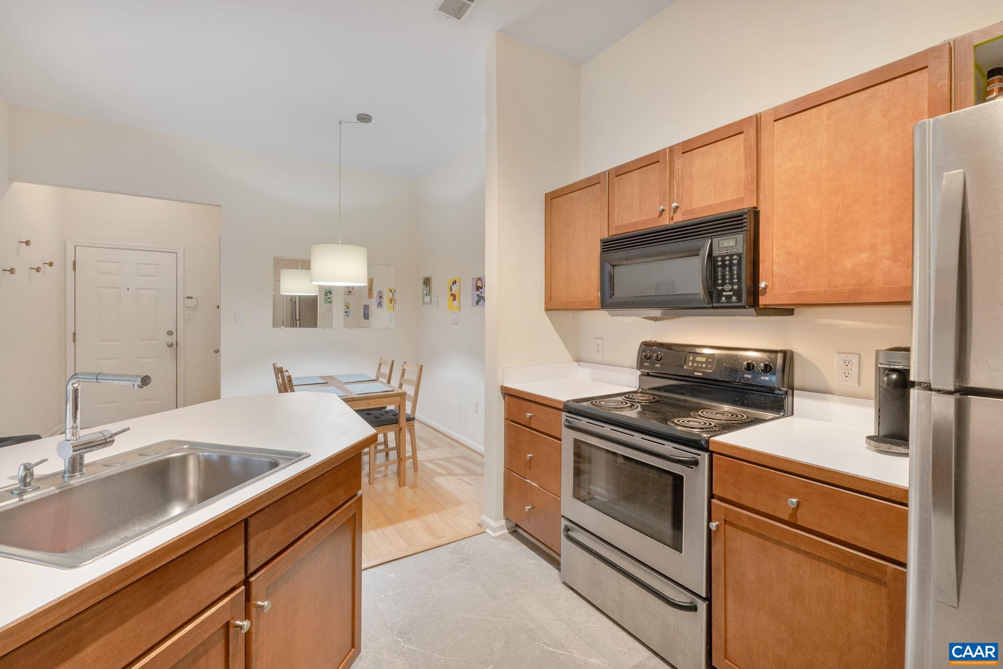 750 WALKER SQ Unit: 4B