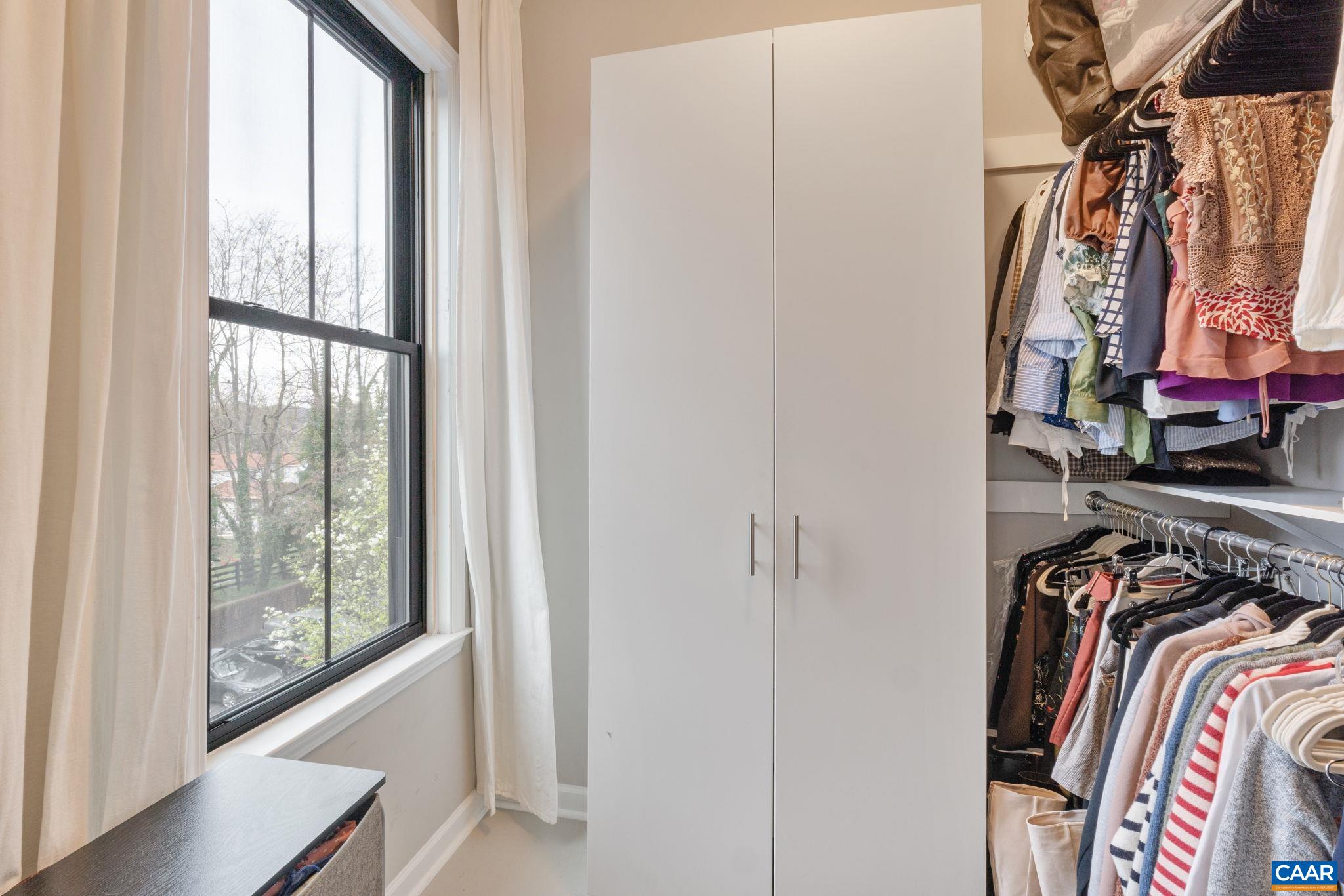 750 WALKER SQ Unit: 4B