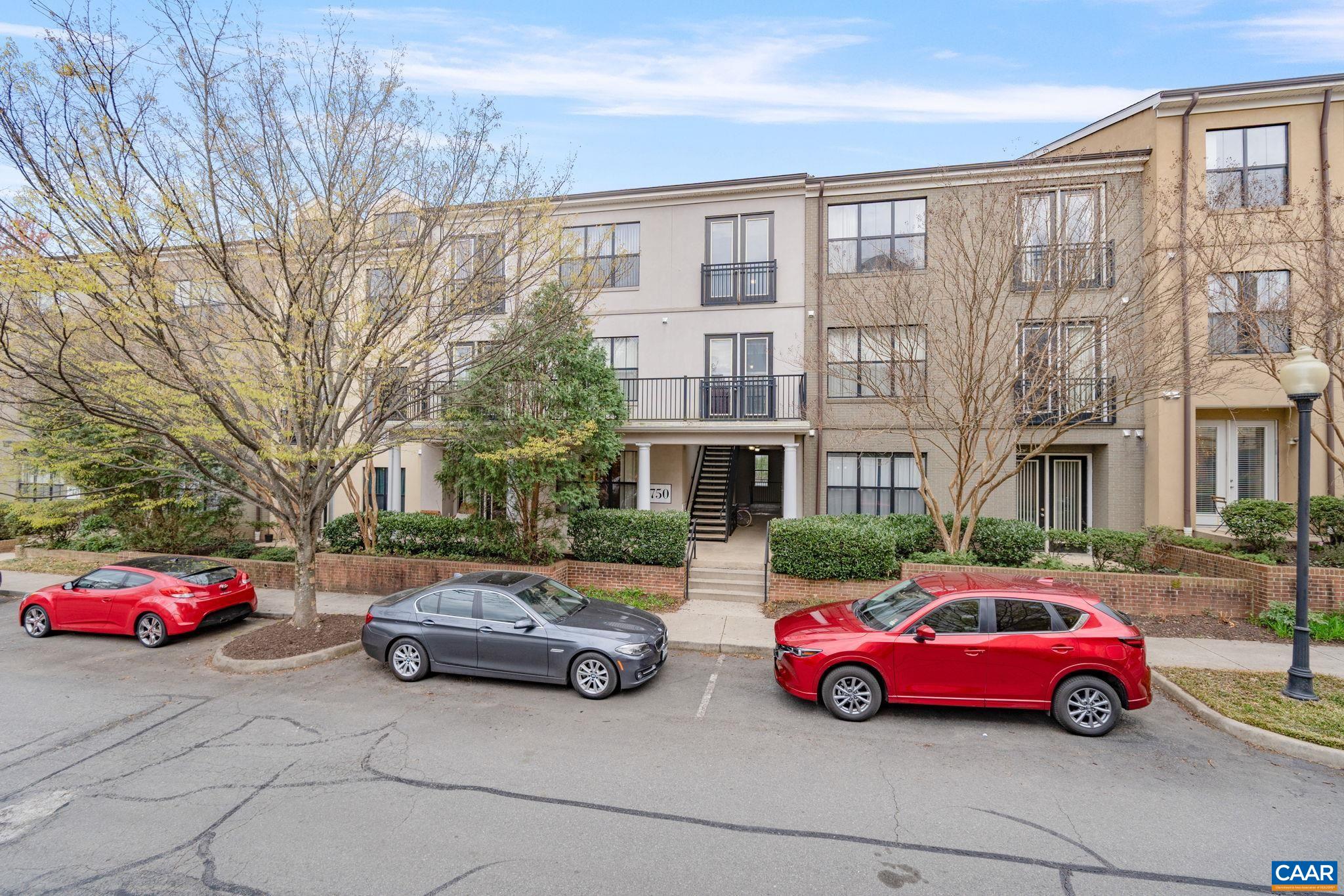 750 WALKER SQ Unit: 4B