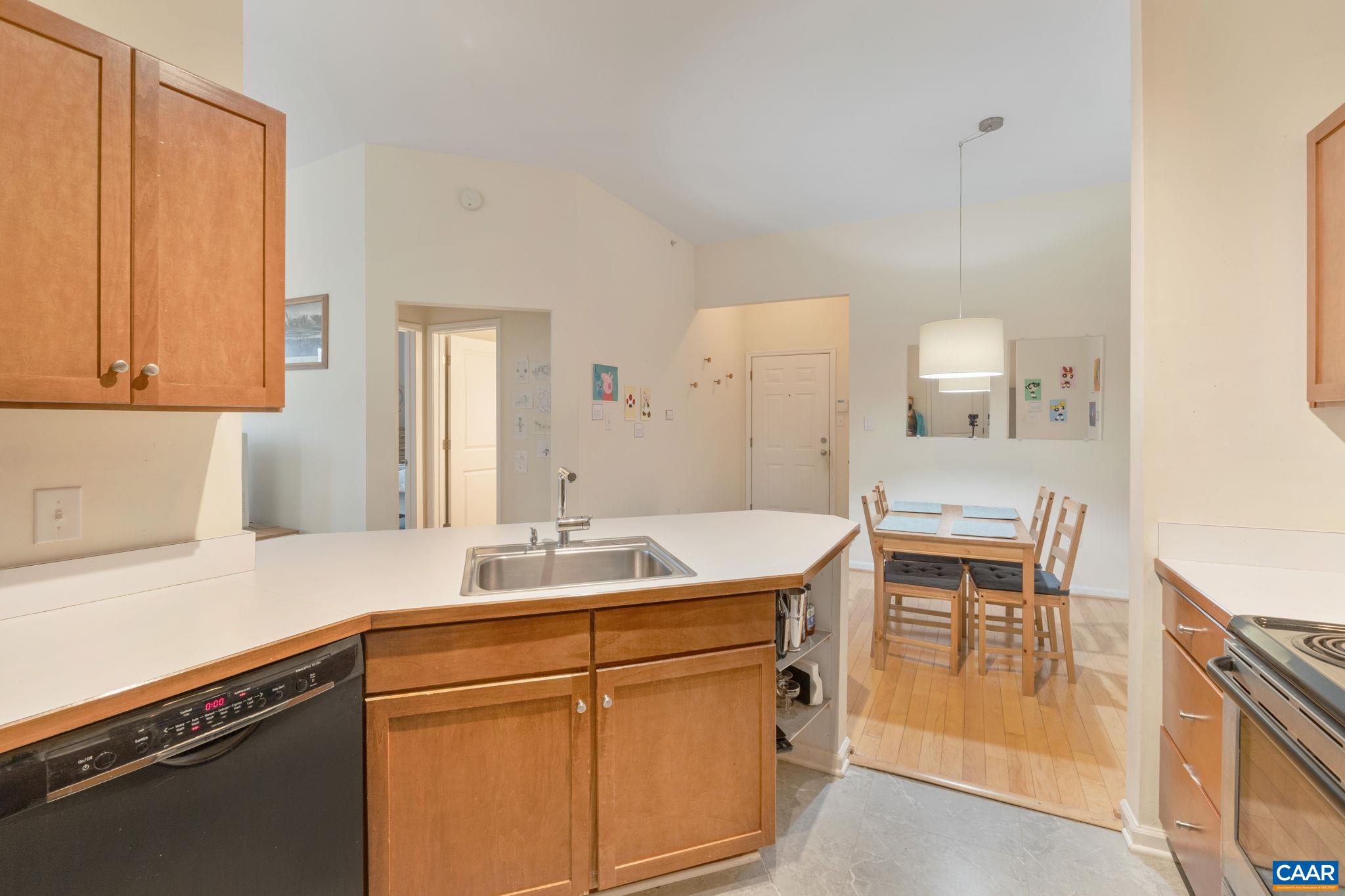 750 WALKER SQ Unit: 4B