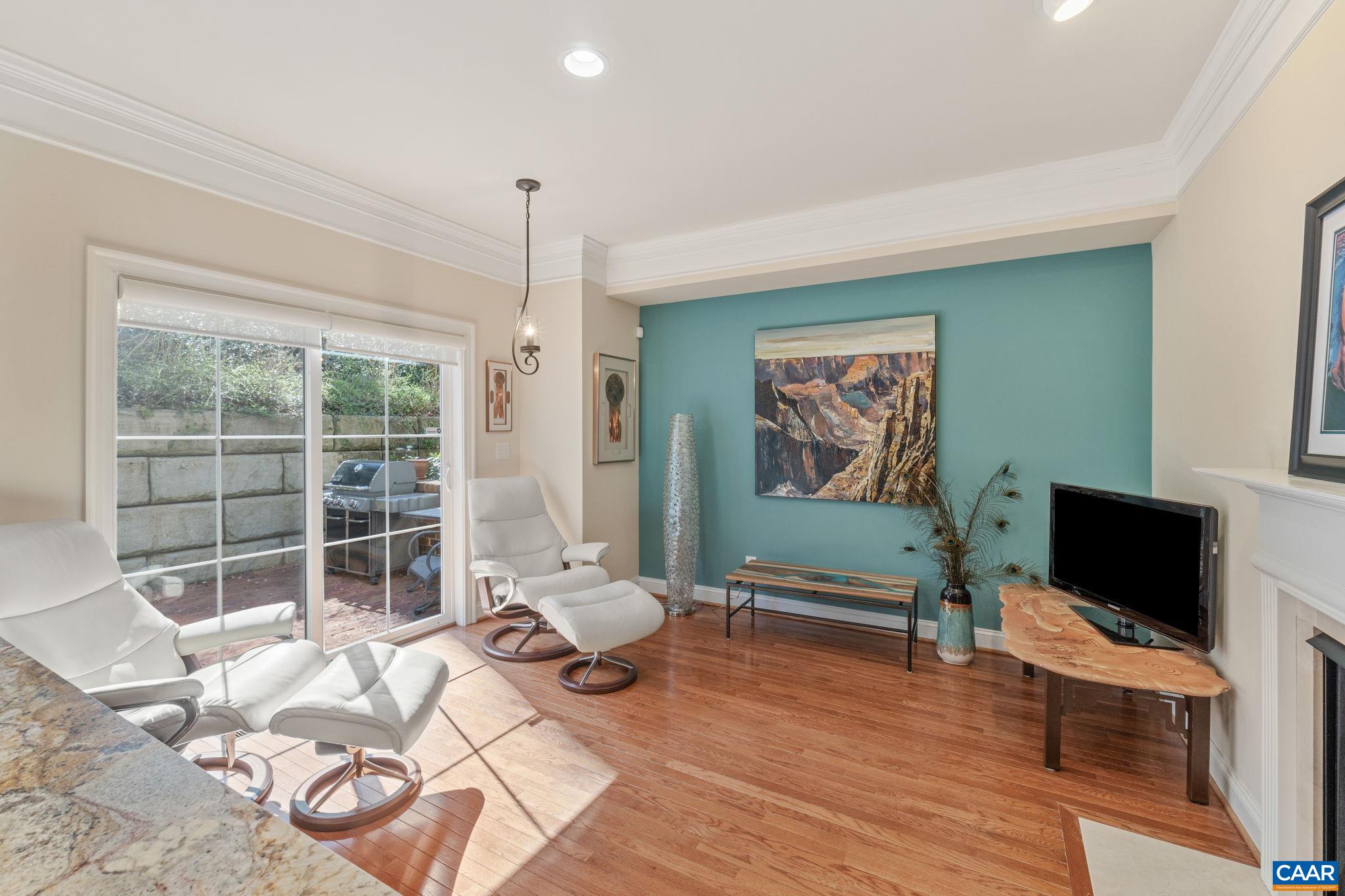 312 FOOTHILL CT