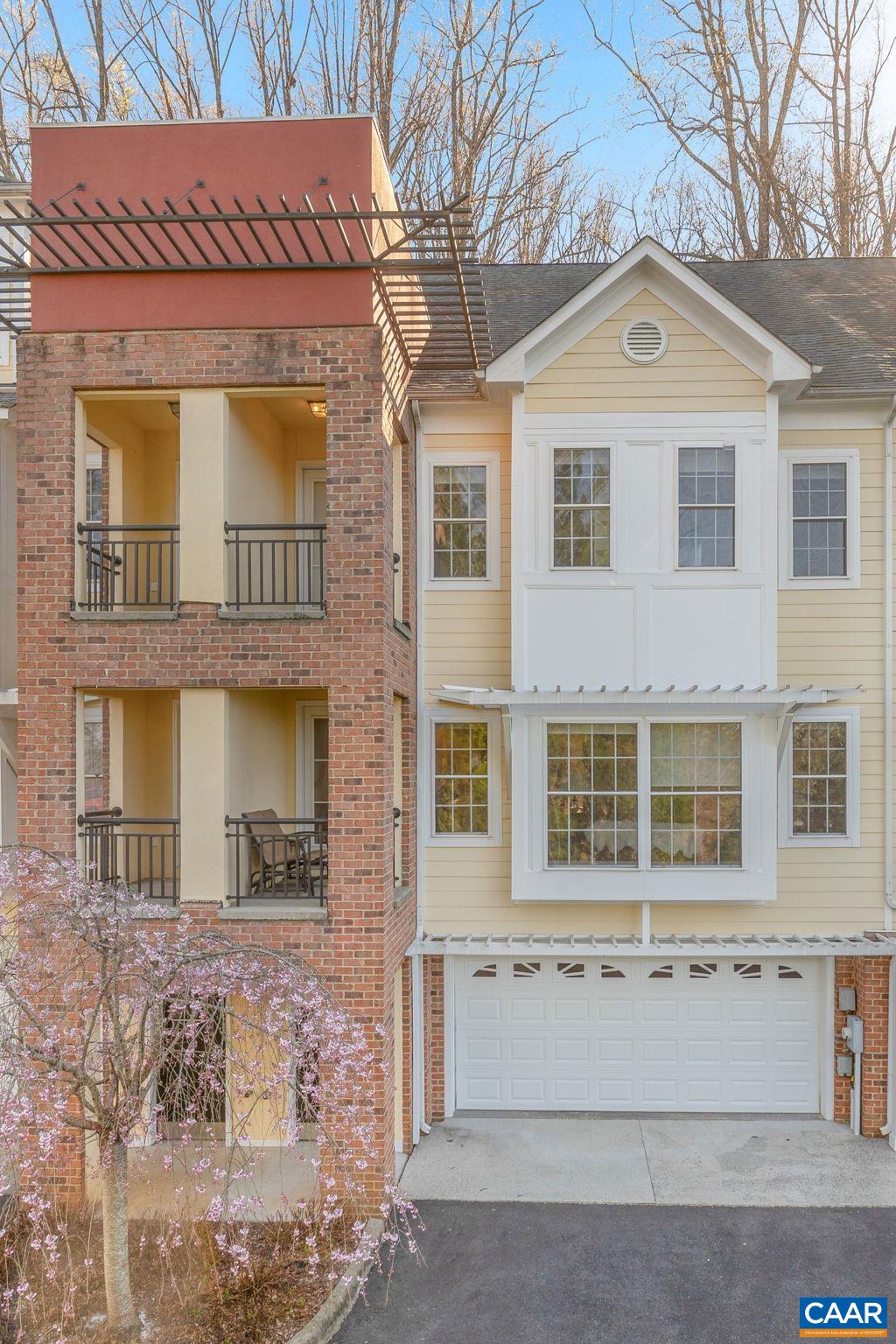 312 FOOTHILL CT