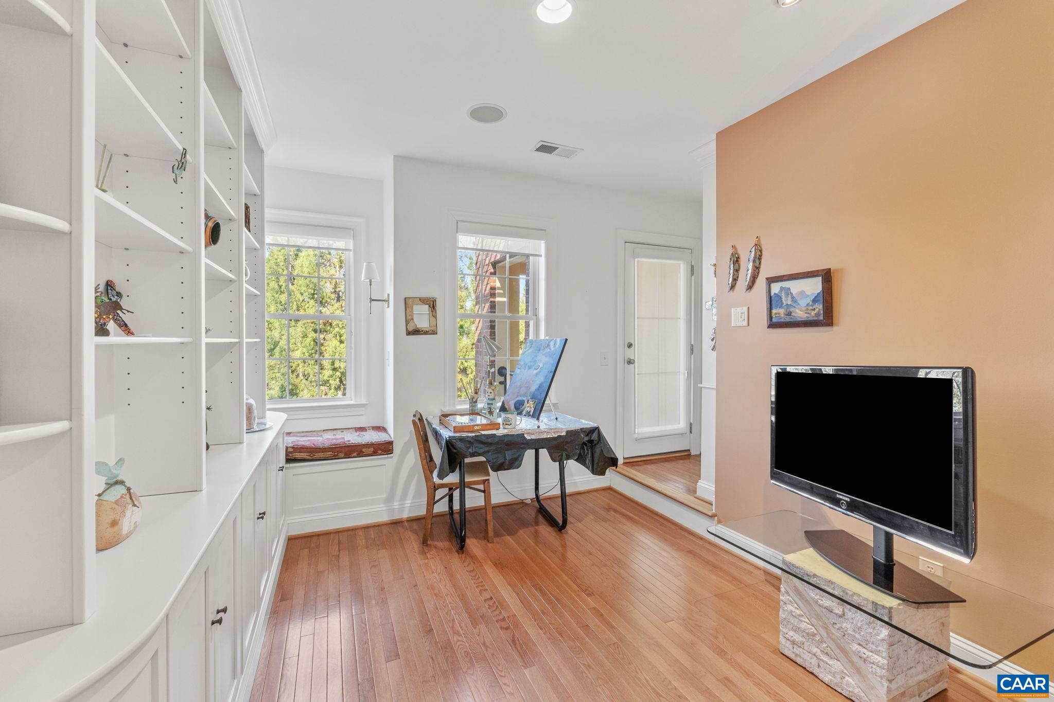 312 FOOTHILL CT