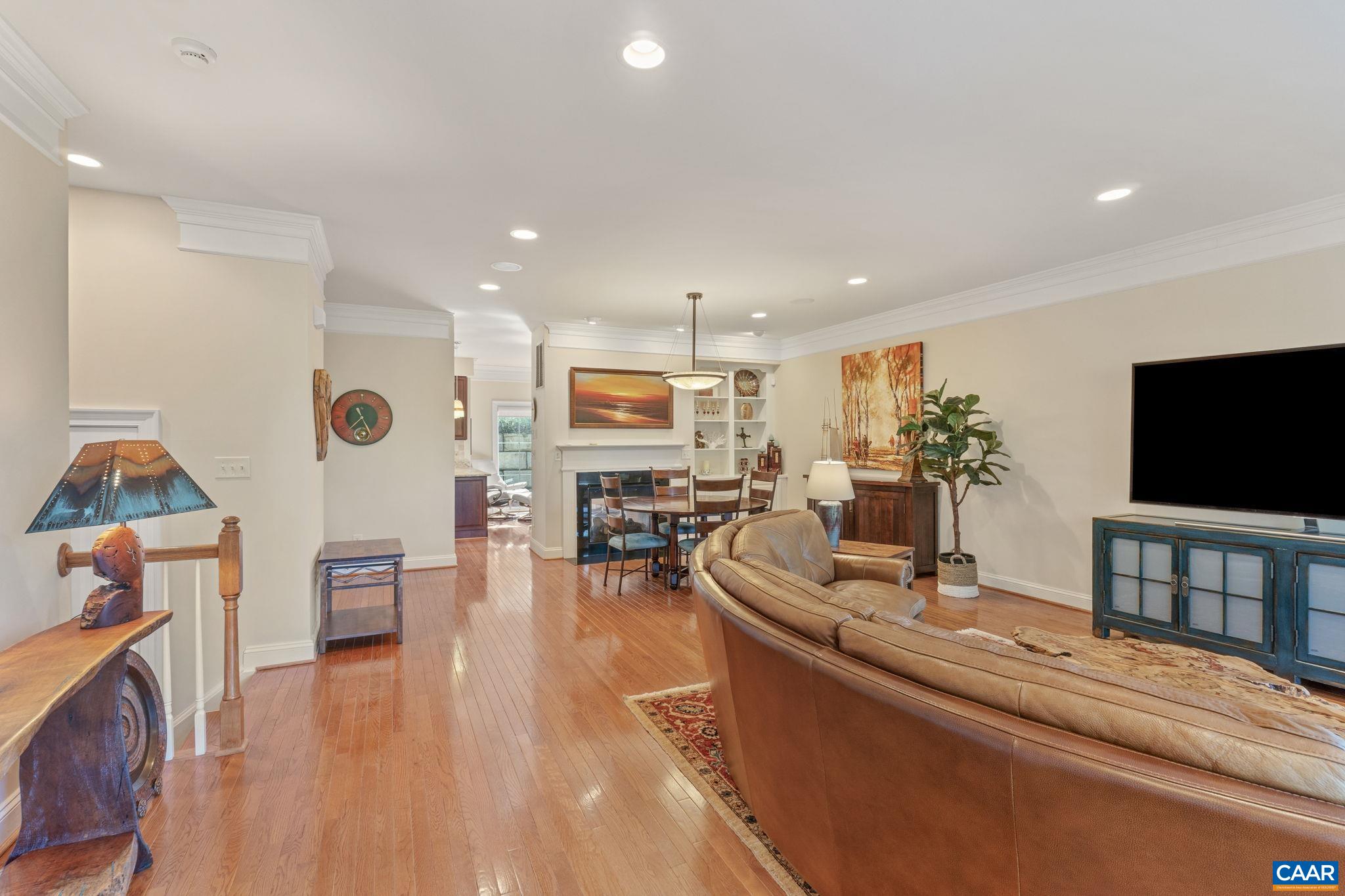 312 FOOTHILL CT