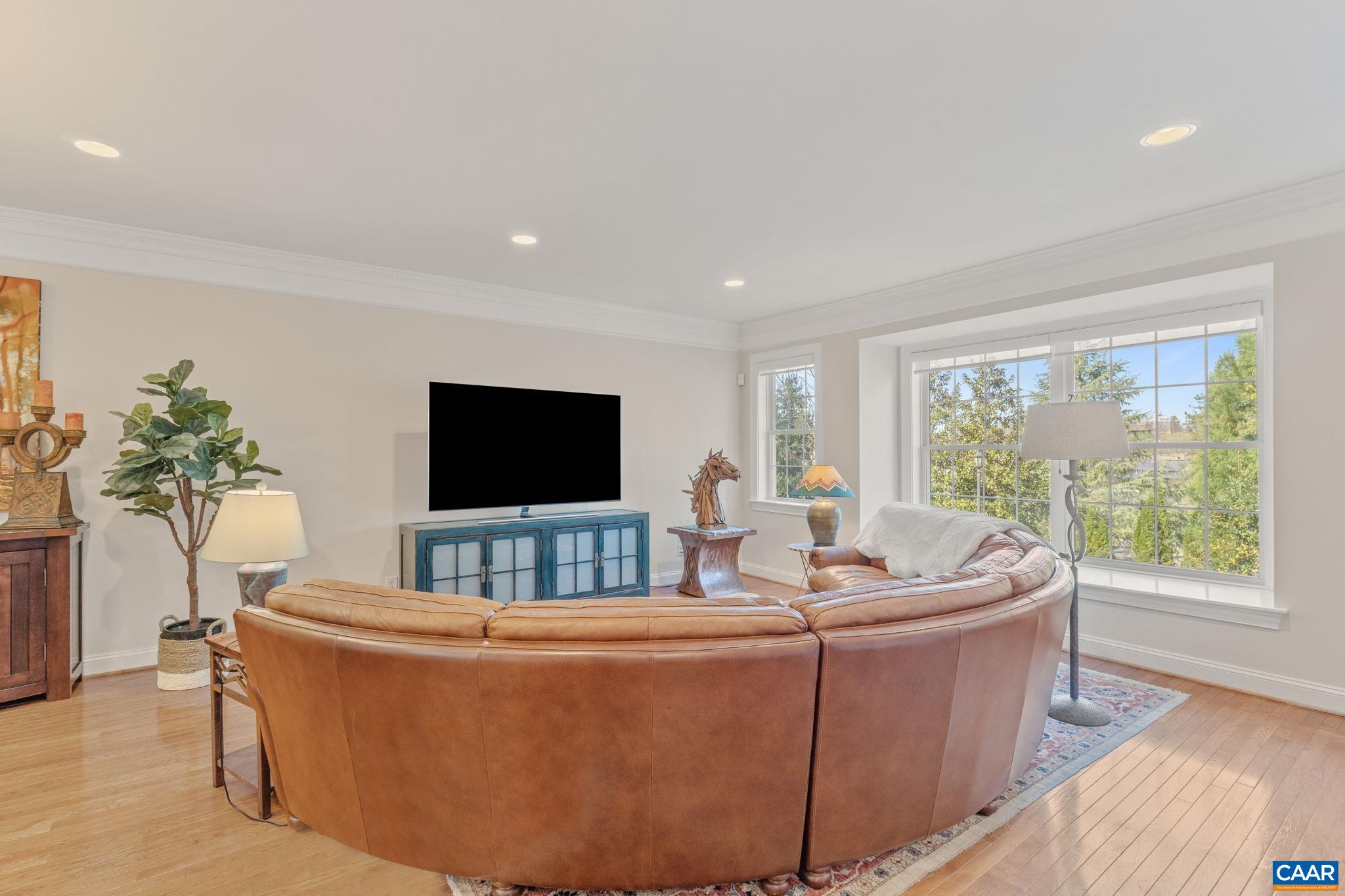 312 FOOTHILL CT