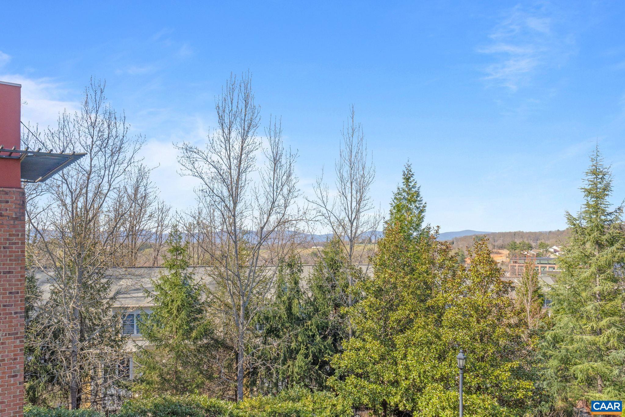 312 FOOTHILL CT