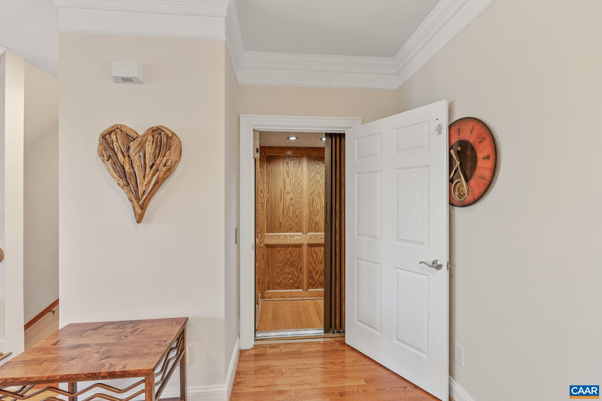 312 FOOTHILL CT
