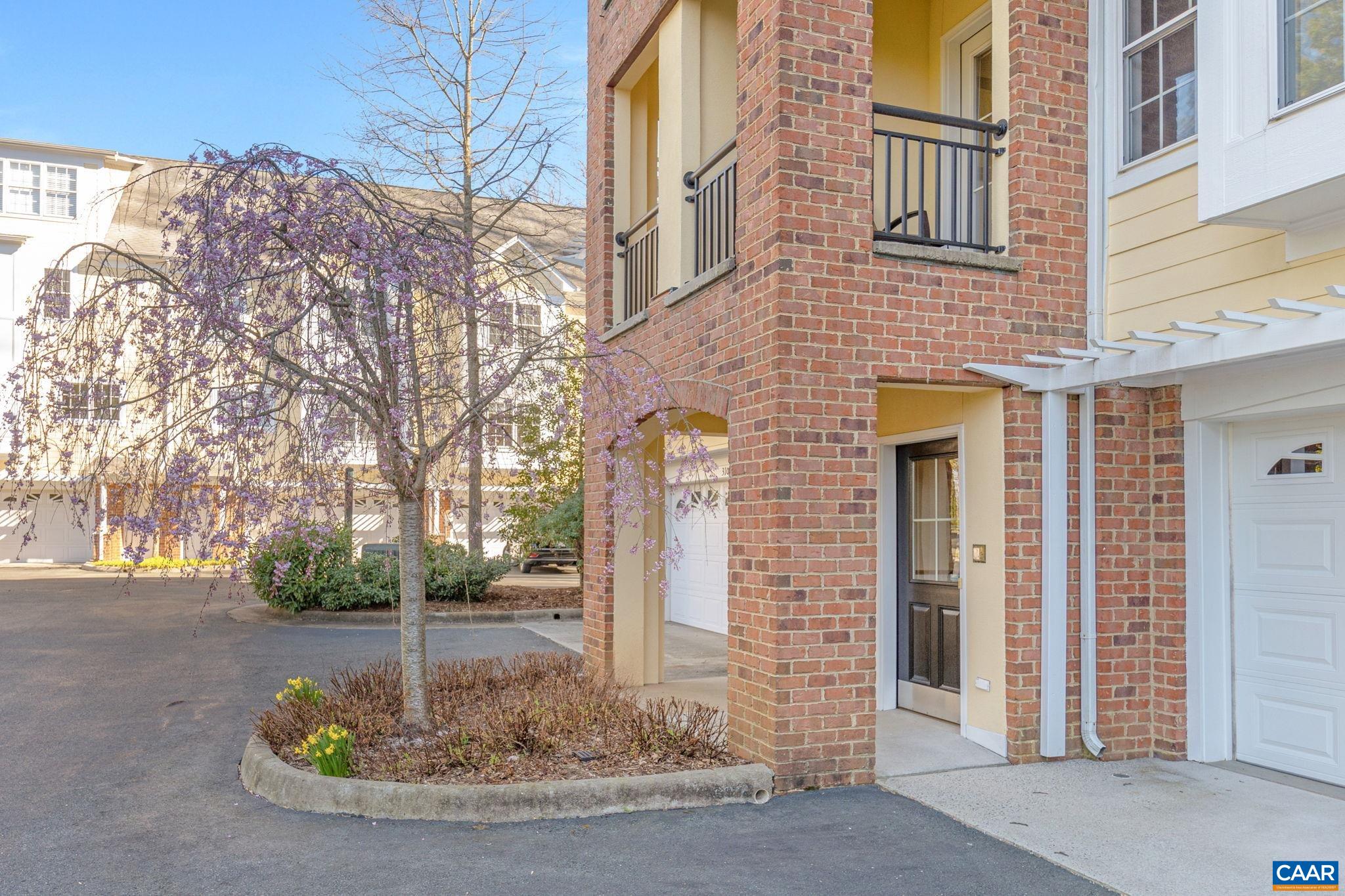 312 FOOTHILL CT
