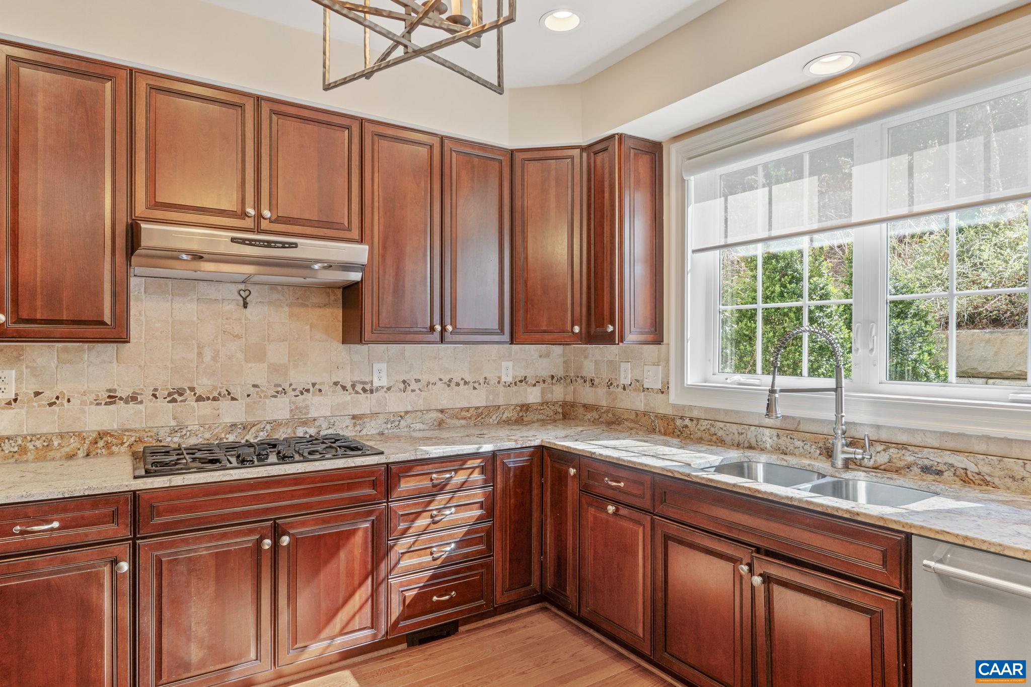 312 FOOTHILL CT