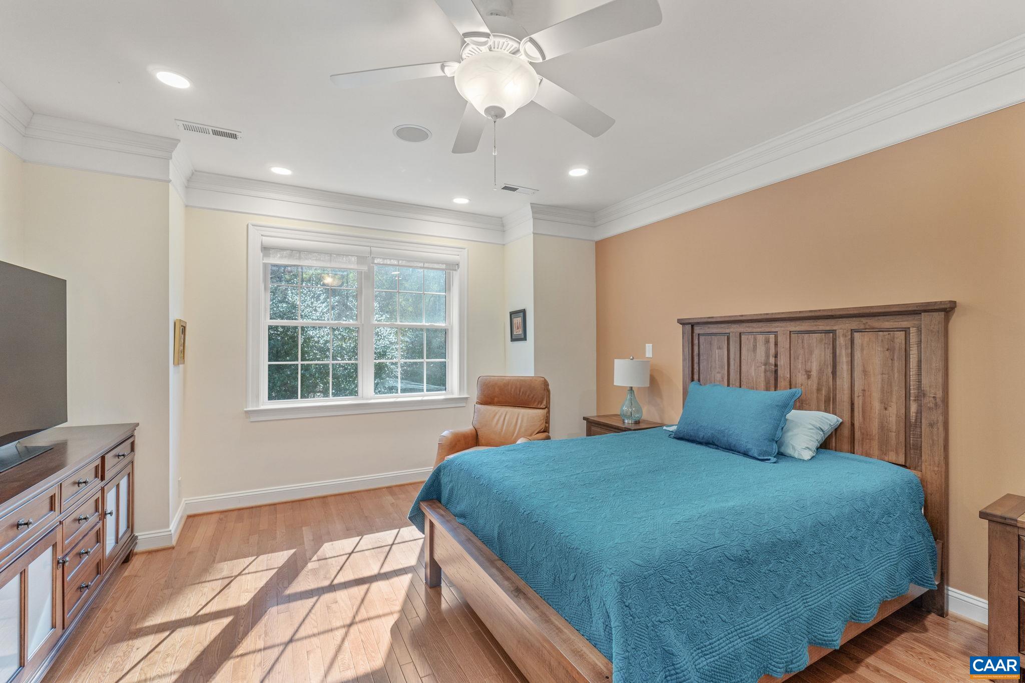 312 FOOTHILL CT