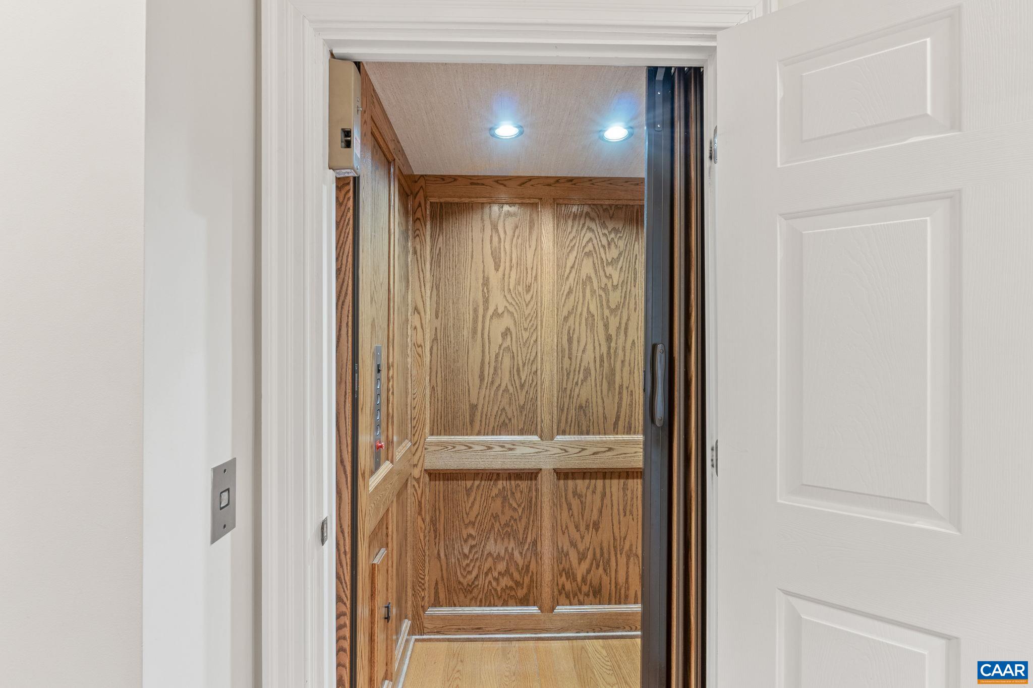 312 FOOTHILL CT