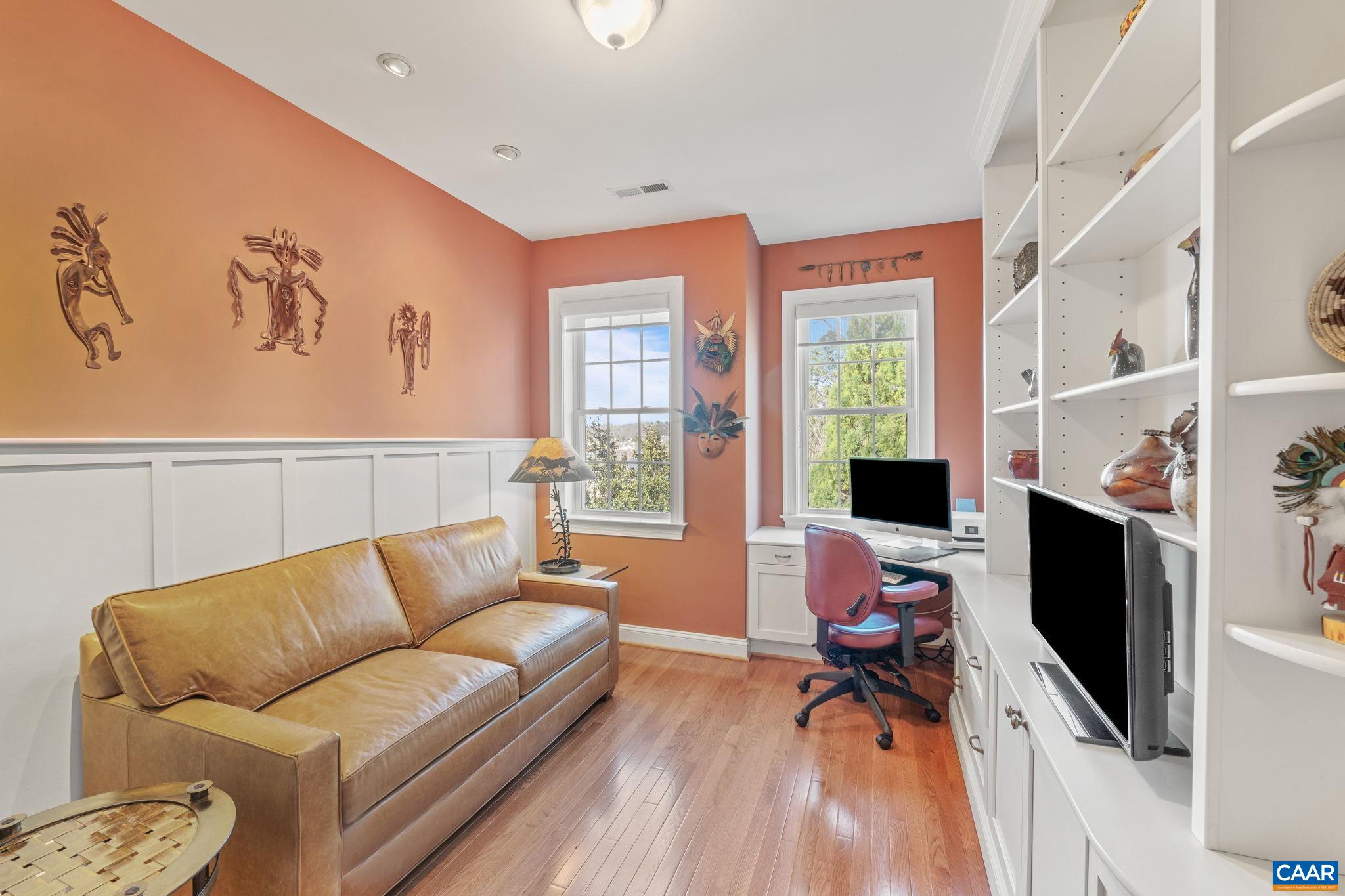 312 FOOTHILL CT