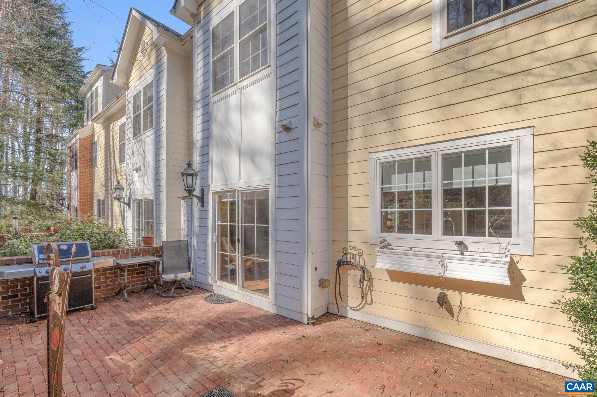 312 FOOTHILL CT
