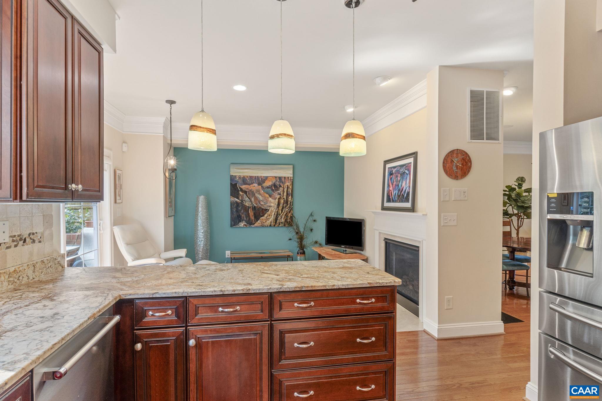 312 FOOTHILL CT