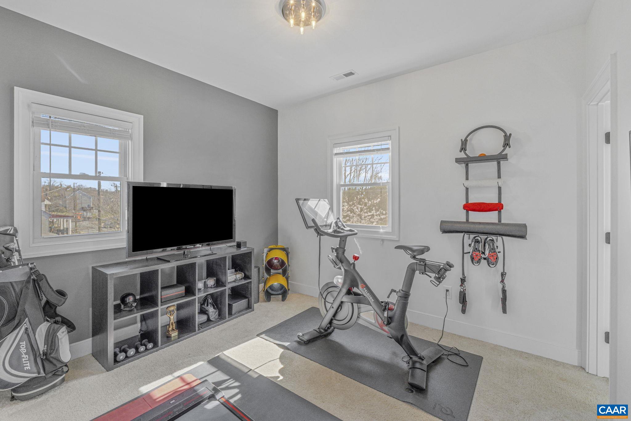 903 NASSAU ST