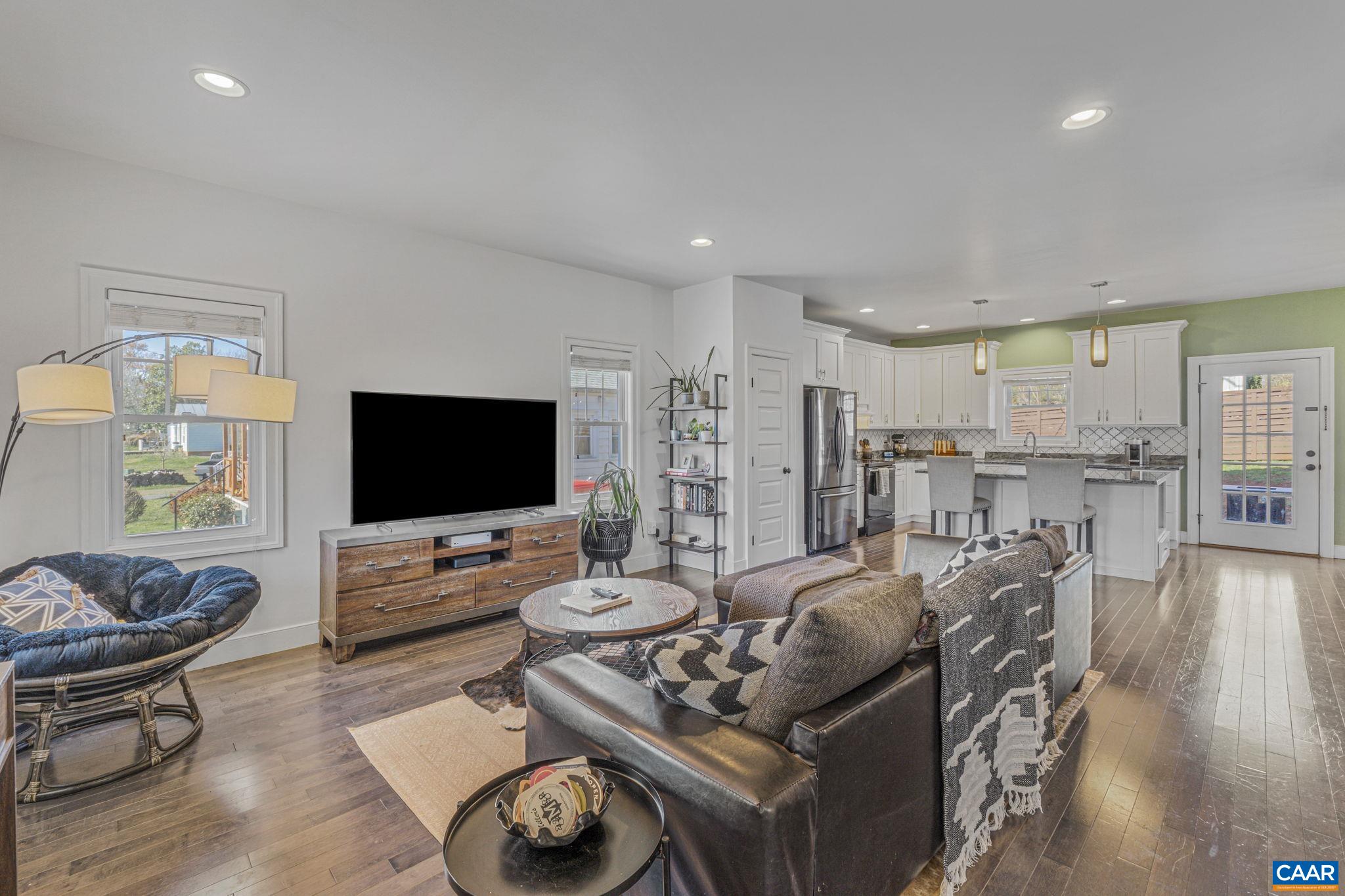 903 NASSAU ST
