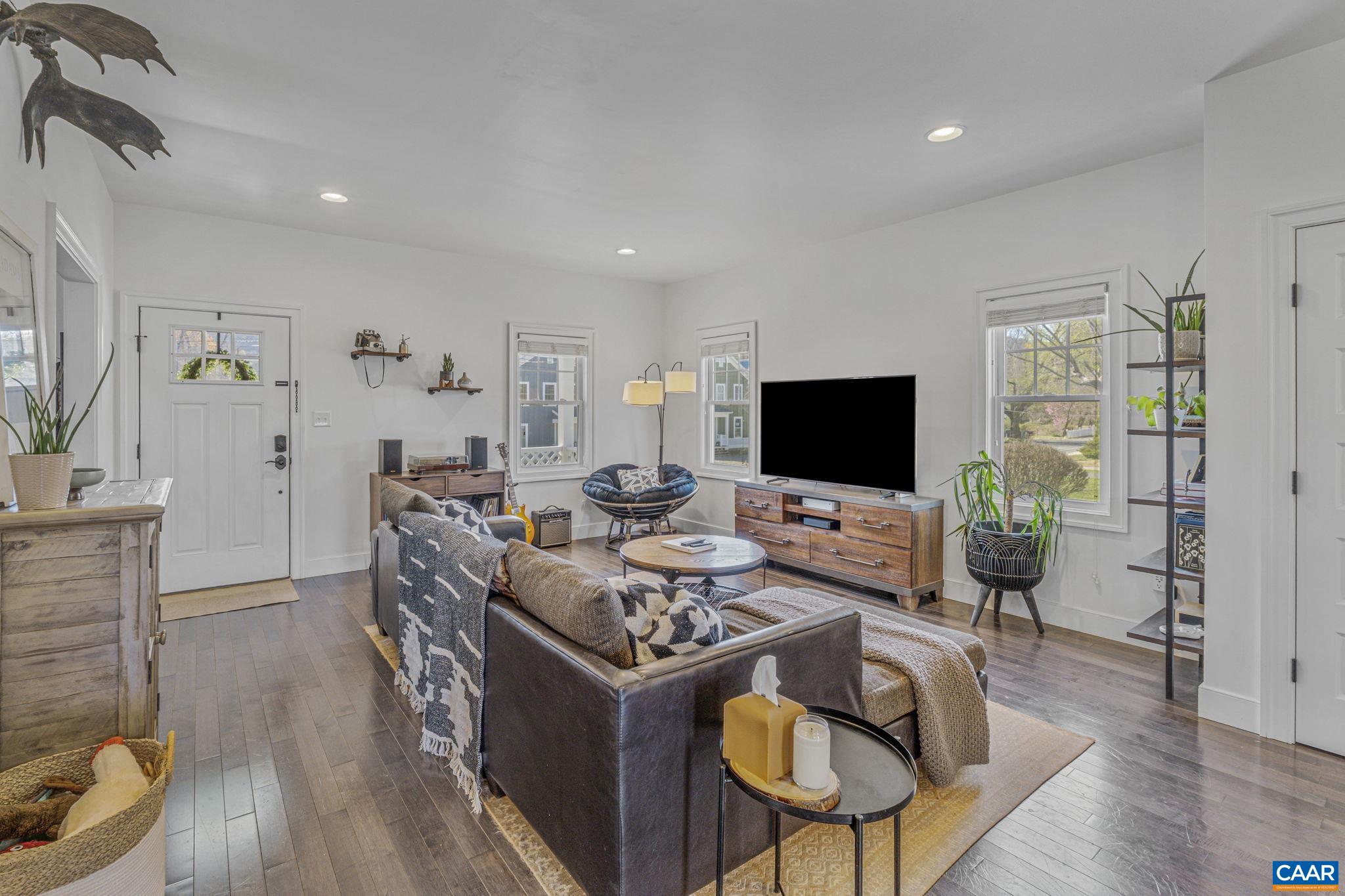 903 NASSAU ST