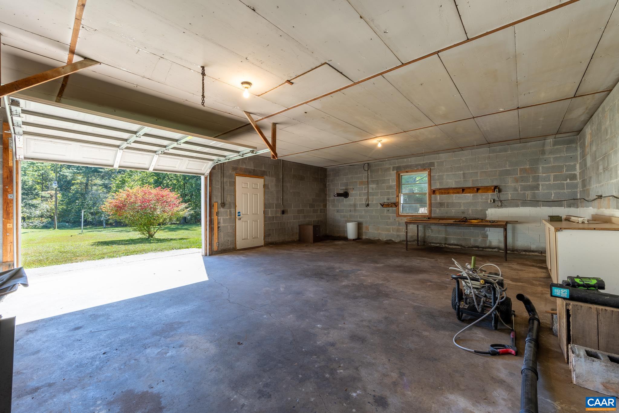 1040 ADVANCE MILLS RD