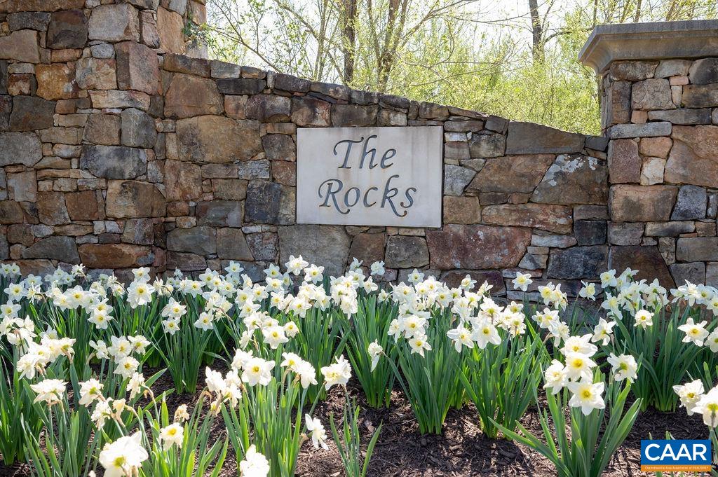 500 ROCKS FARM DR