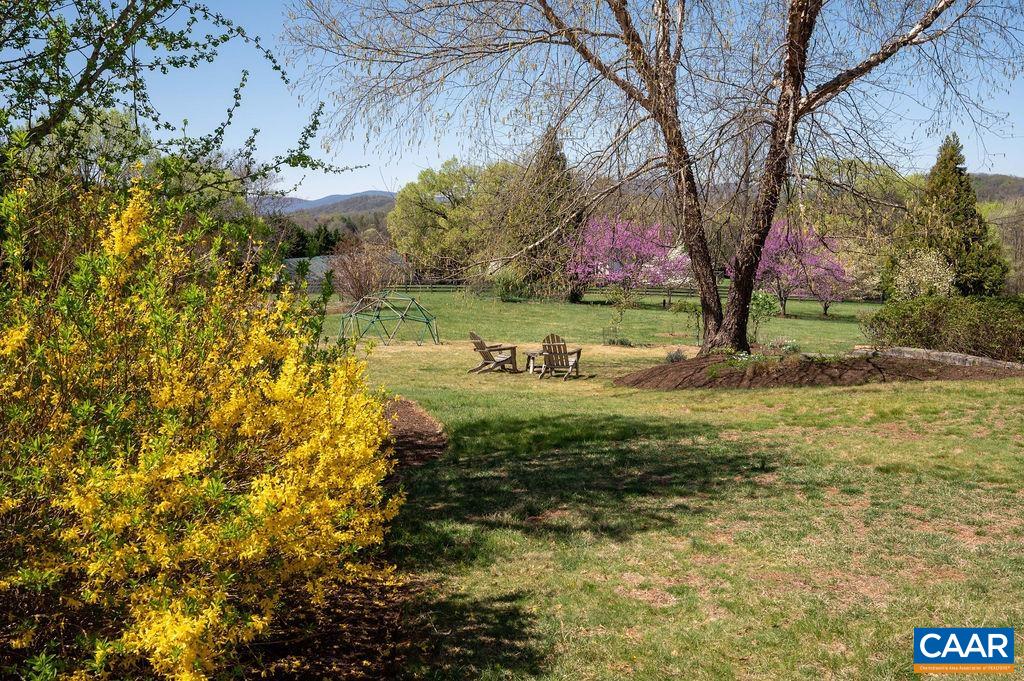 500 ROCKS FARM DR