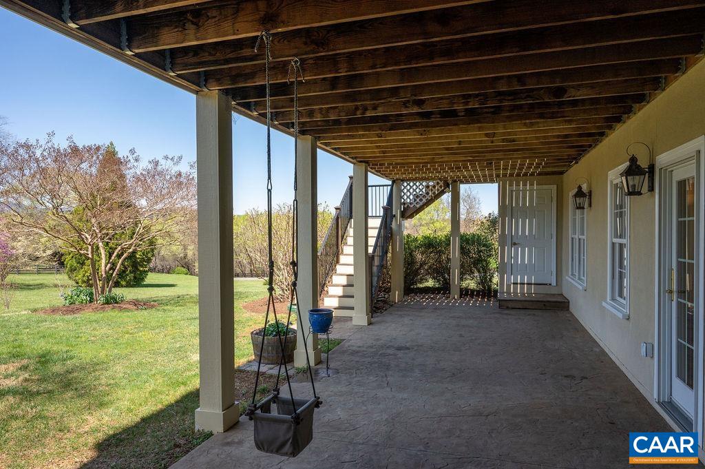 500 ROCKS FARM DR