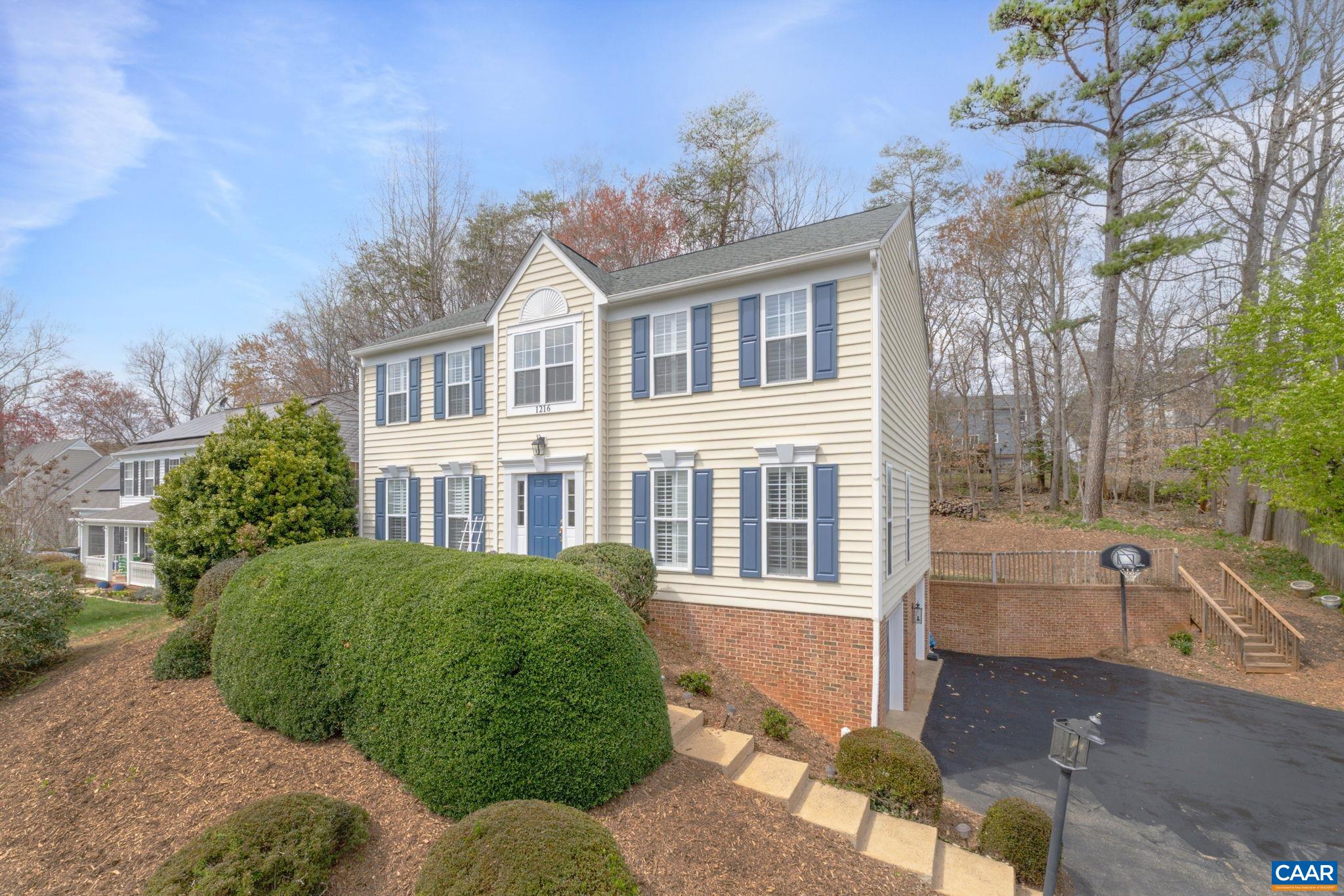 1216 RAINTREE DR