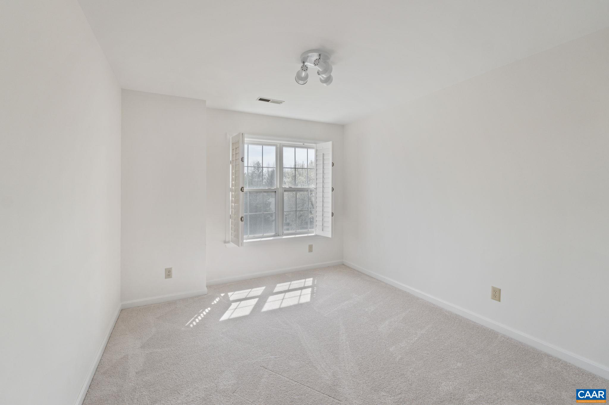 1216 RAINTREE DR