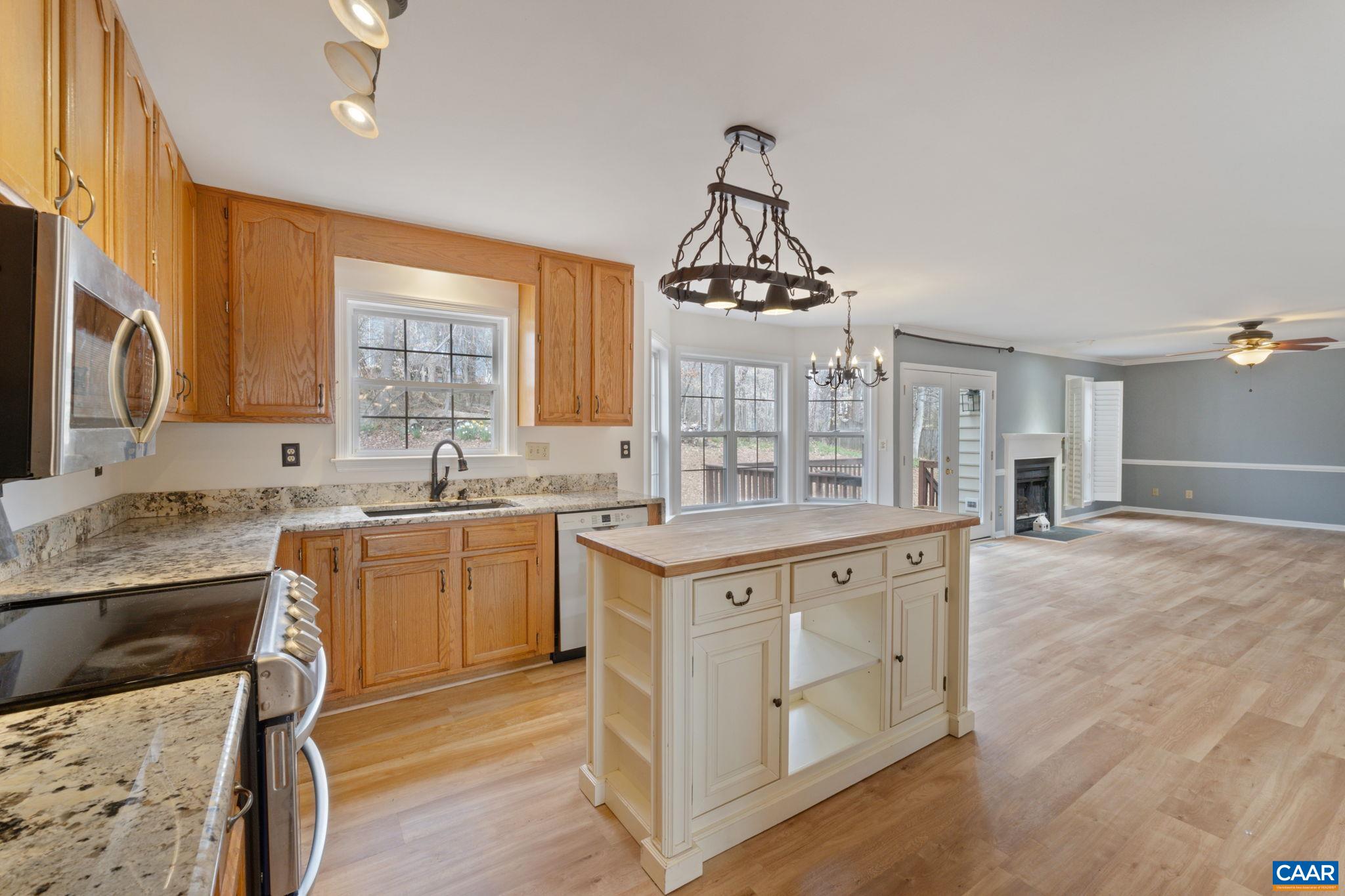1216 RAINTREE DR