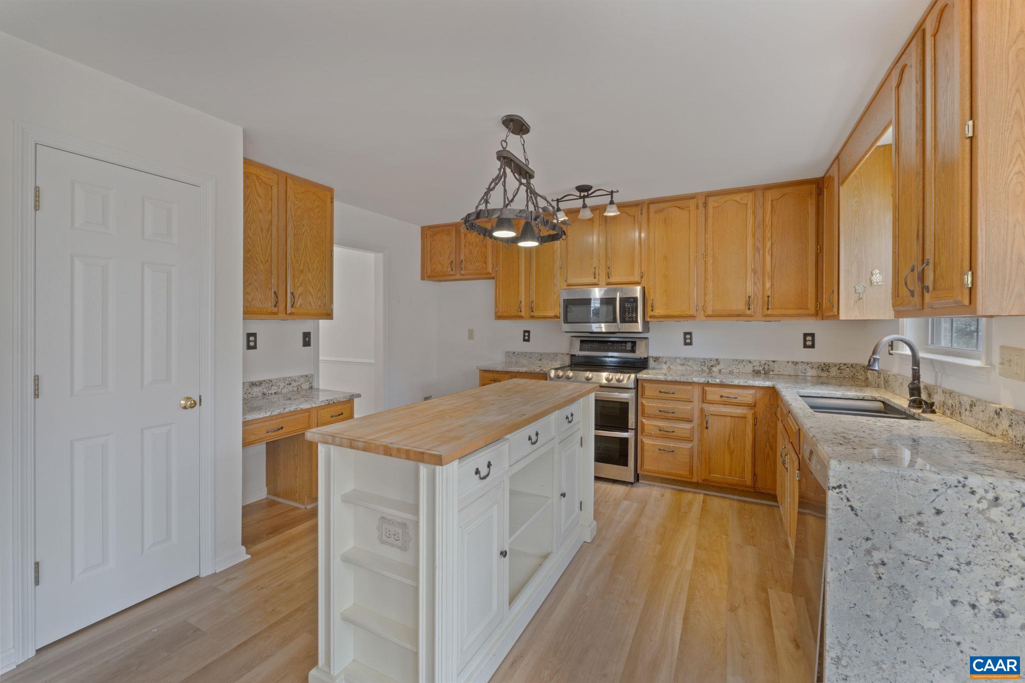 1216 RAINTREE DR