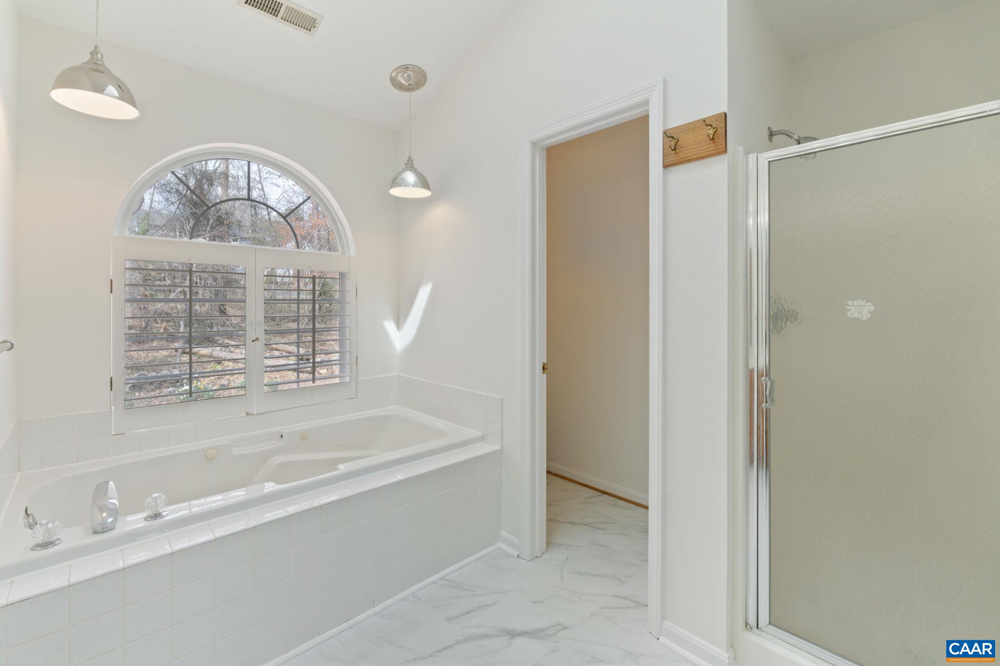 1216 RAINTREE DR